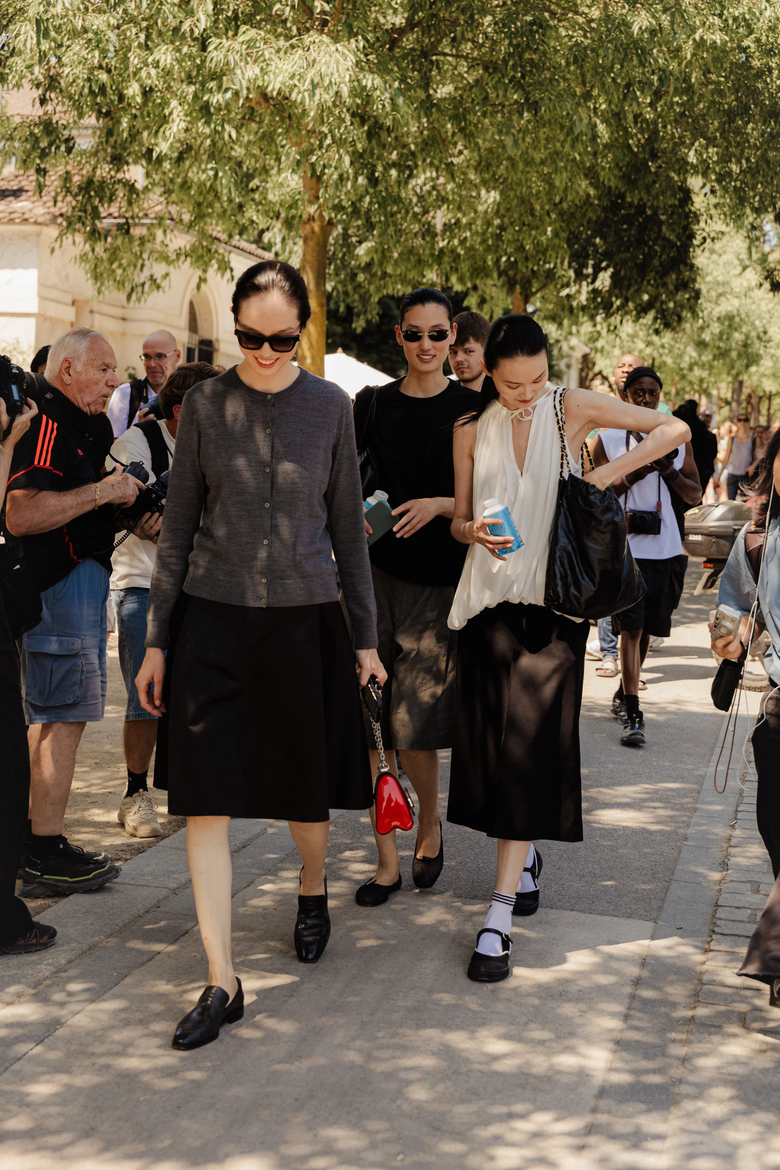 FeiFei-Sun-Lina-Zhang-He-Cong-2026-07-08-Couture-FW26-StreetStyle3-MelodieJeng-MEL_1466.jpg
