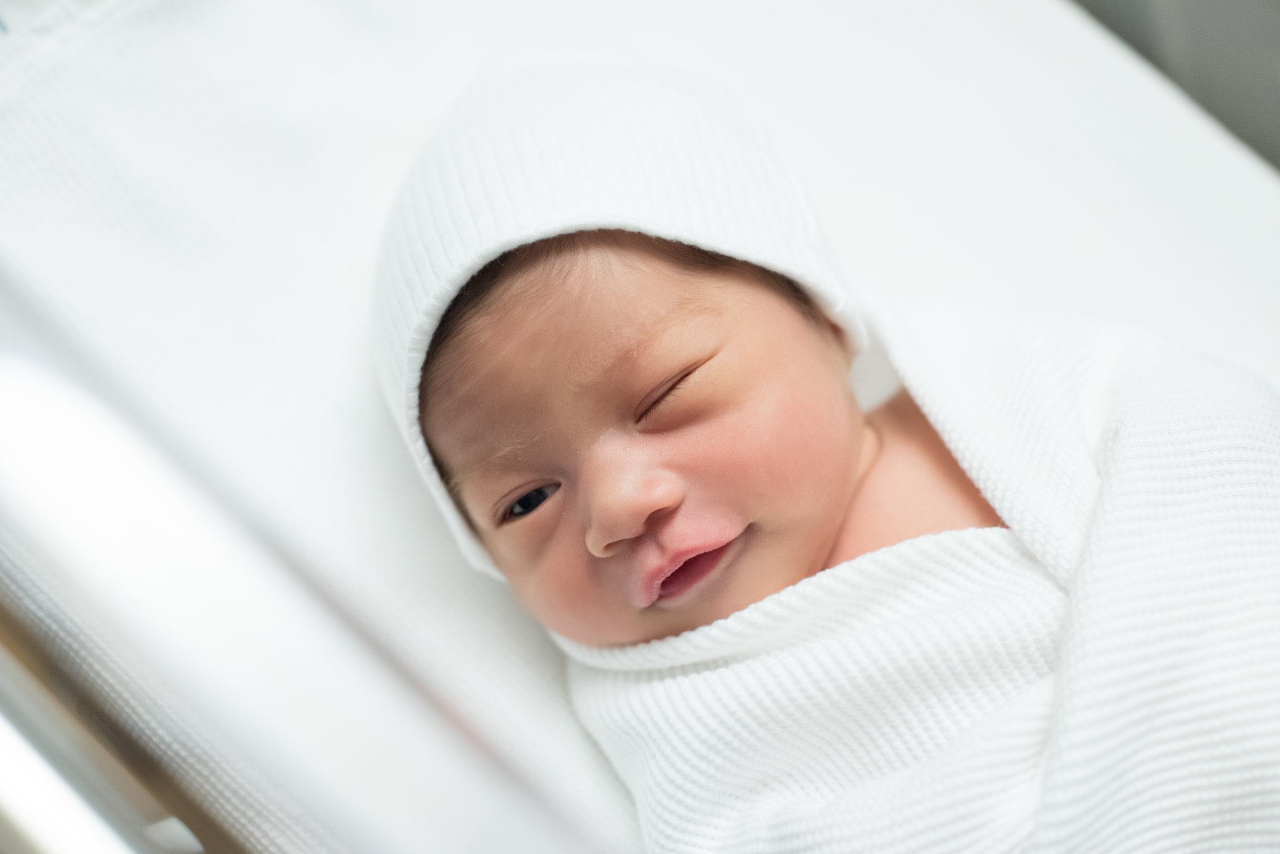 arcadia-neutral-Newborn-Photographer-fresh48-hospital-lifestyle-205.jpg
