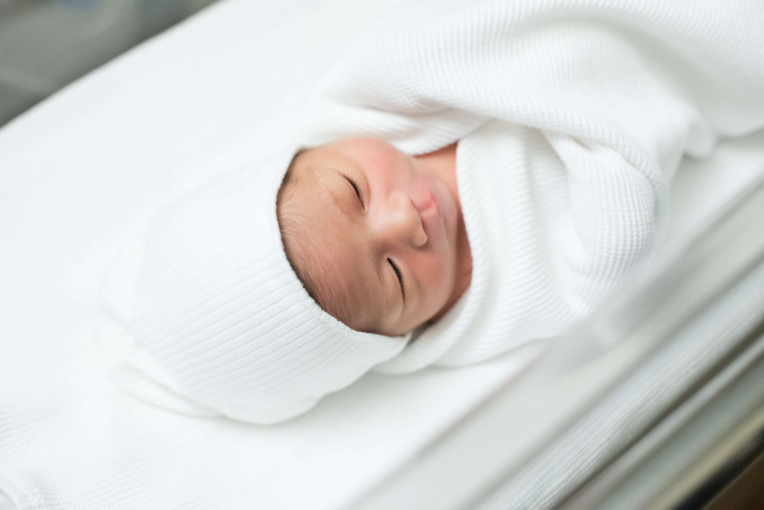 arcadia-neutral-Newborn-Photographer-fresh48-hospital-lifestyle-207.jpg