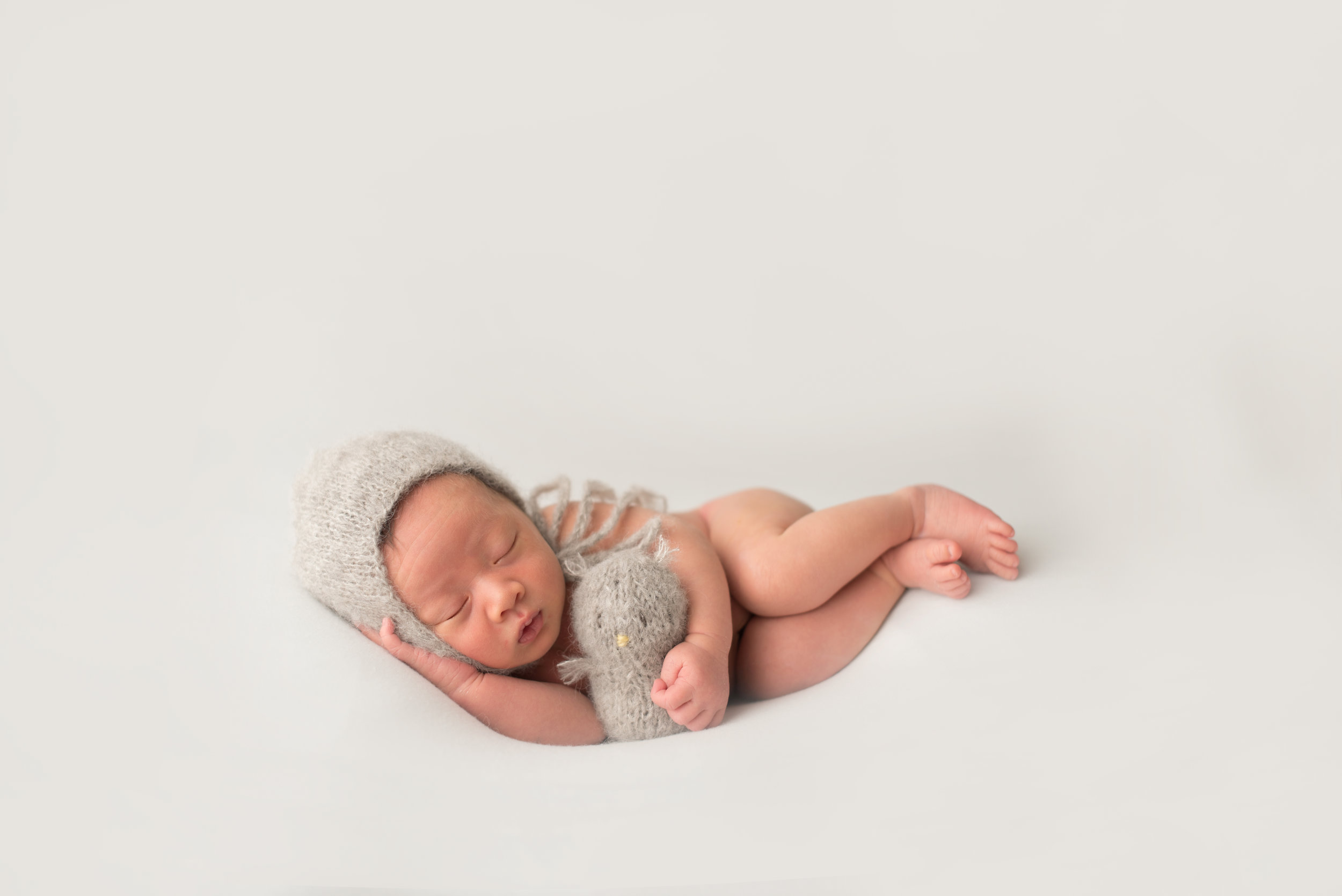 Pasadena-Boutique-Newborn-Photographer-timless-studio-newborn-session-parent-poses-102.jpg