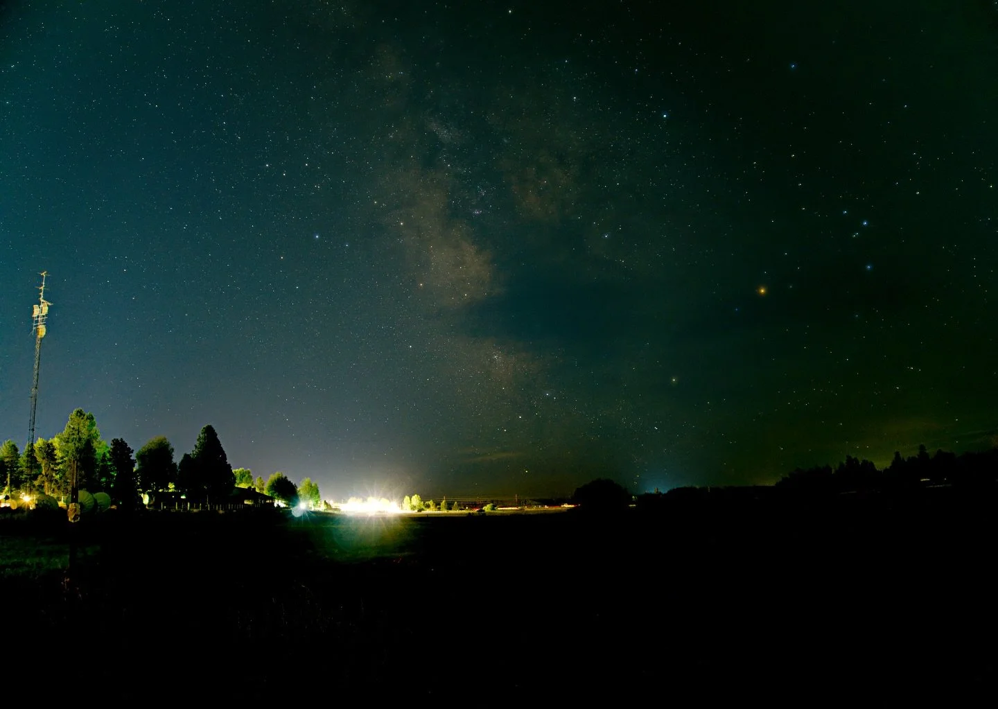 The Milky Way and some cloud companions.

🌌 

#sky #space #night #photo