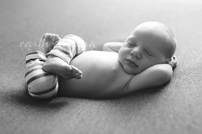 jjknoxnewborn_03_18_16-129bw.jpg