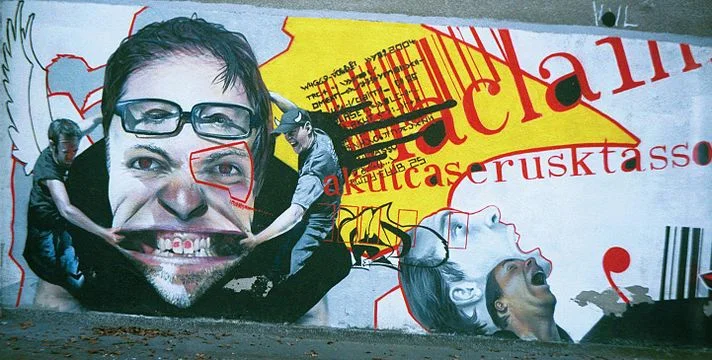 Warsaw-graffiti-face.jpg