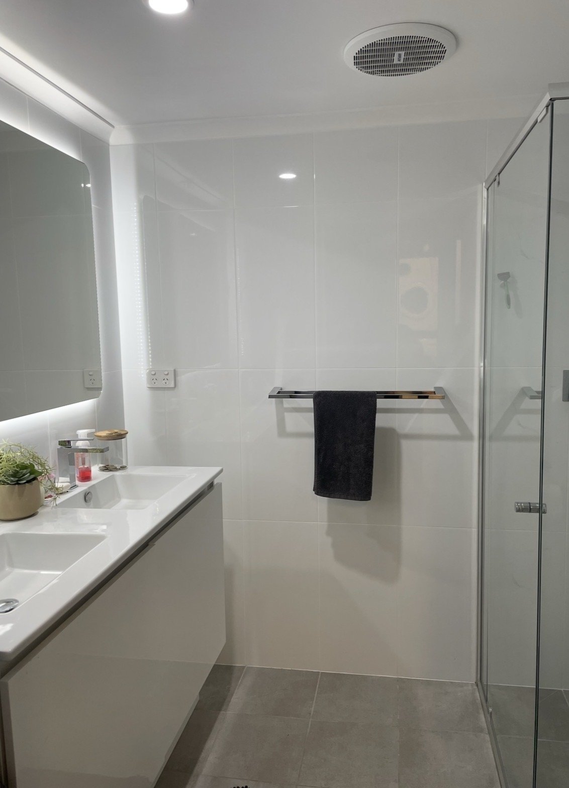 Bathroom U8.jpg