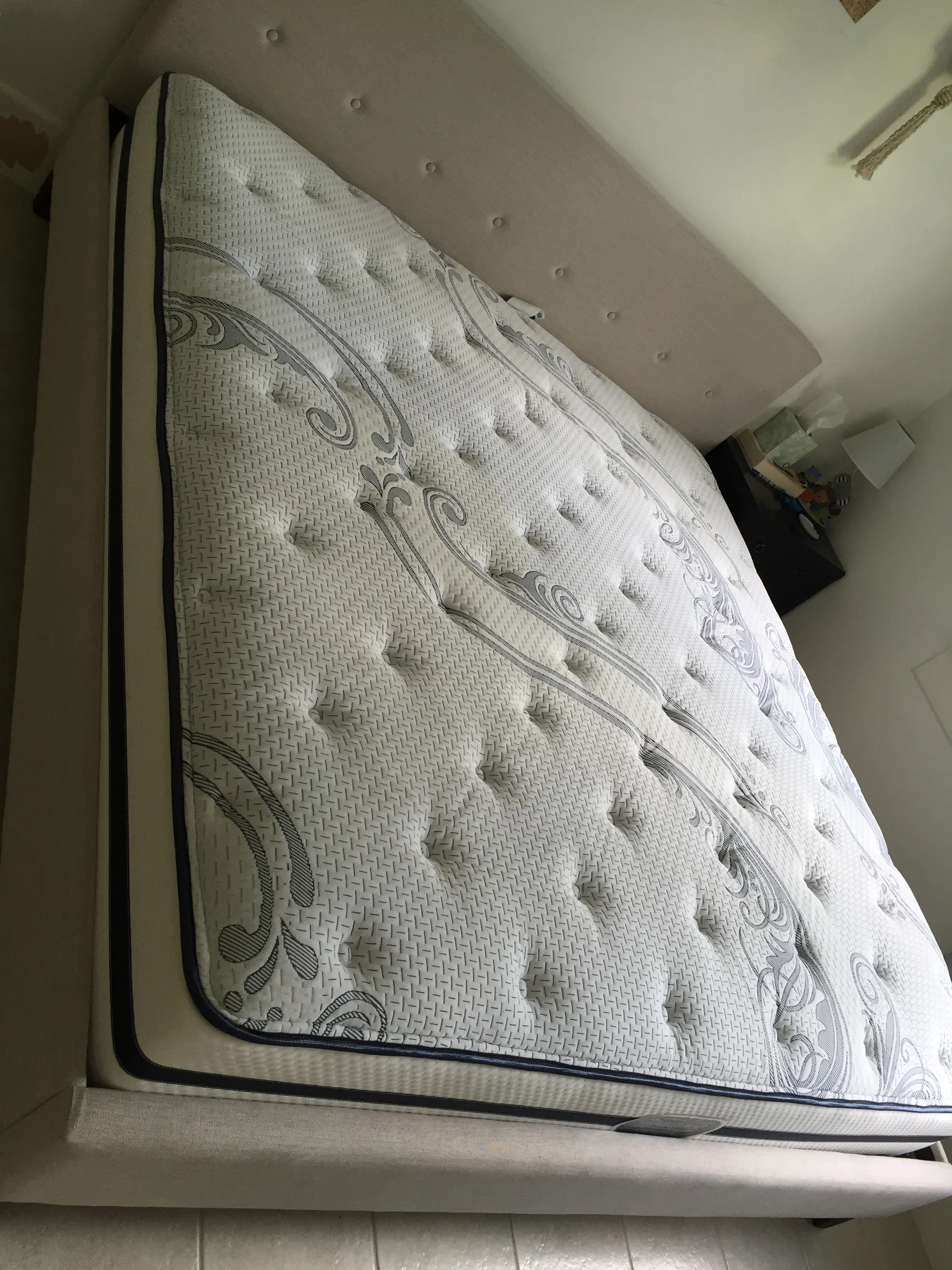 Queen Bed: Frame, Slats, & Mattress
