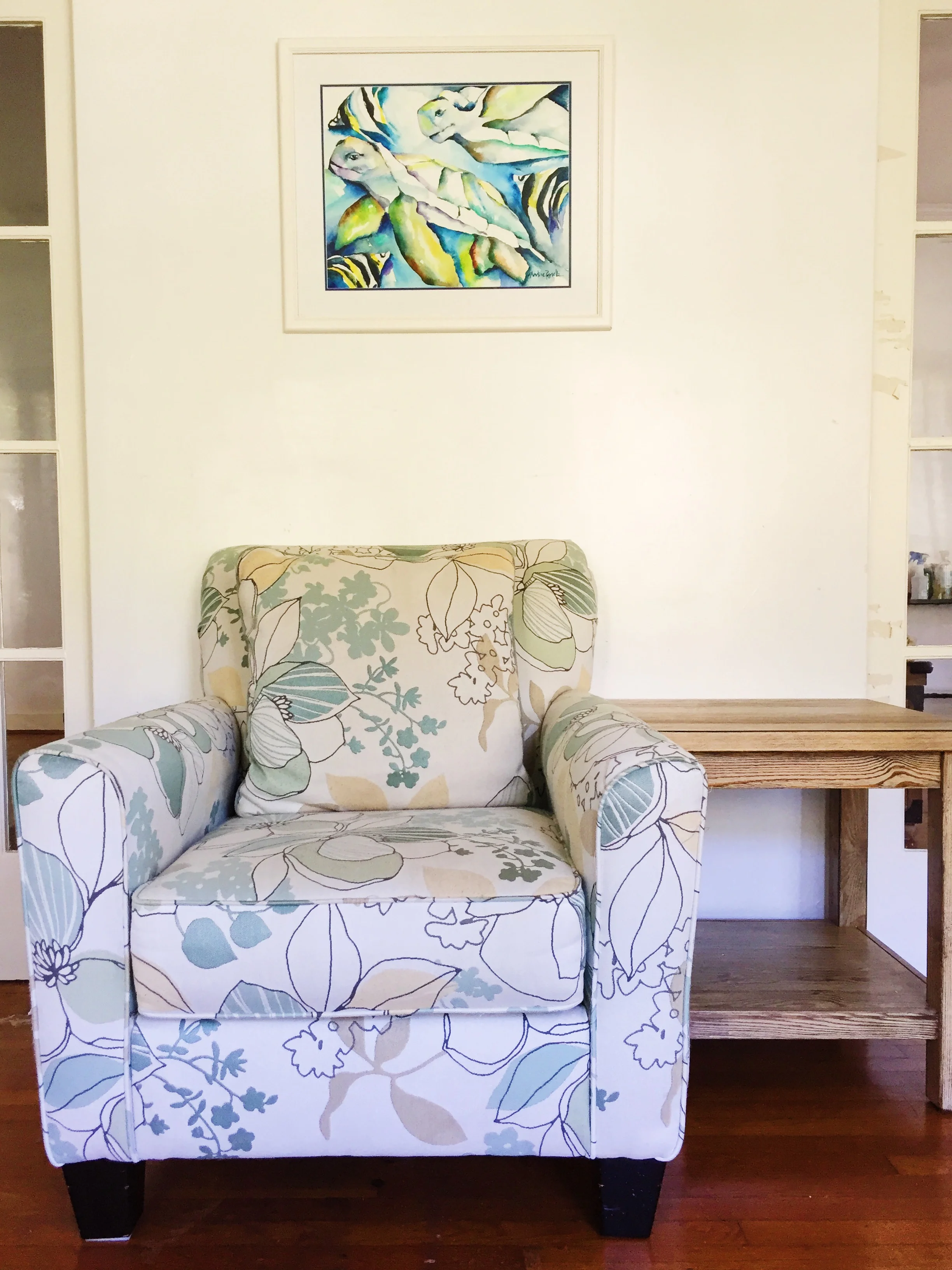 Daystar chair with side table.JPG