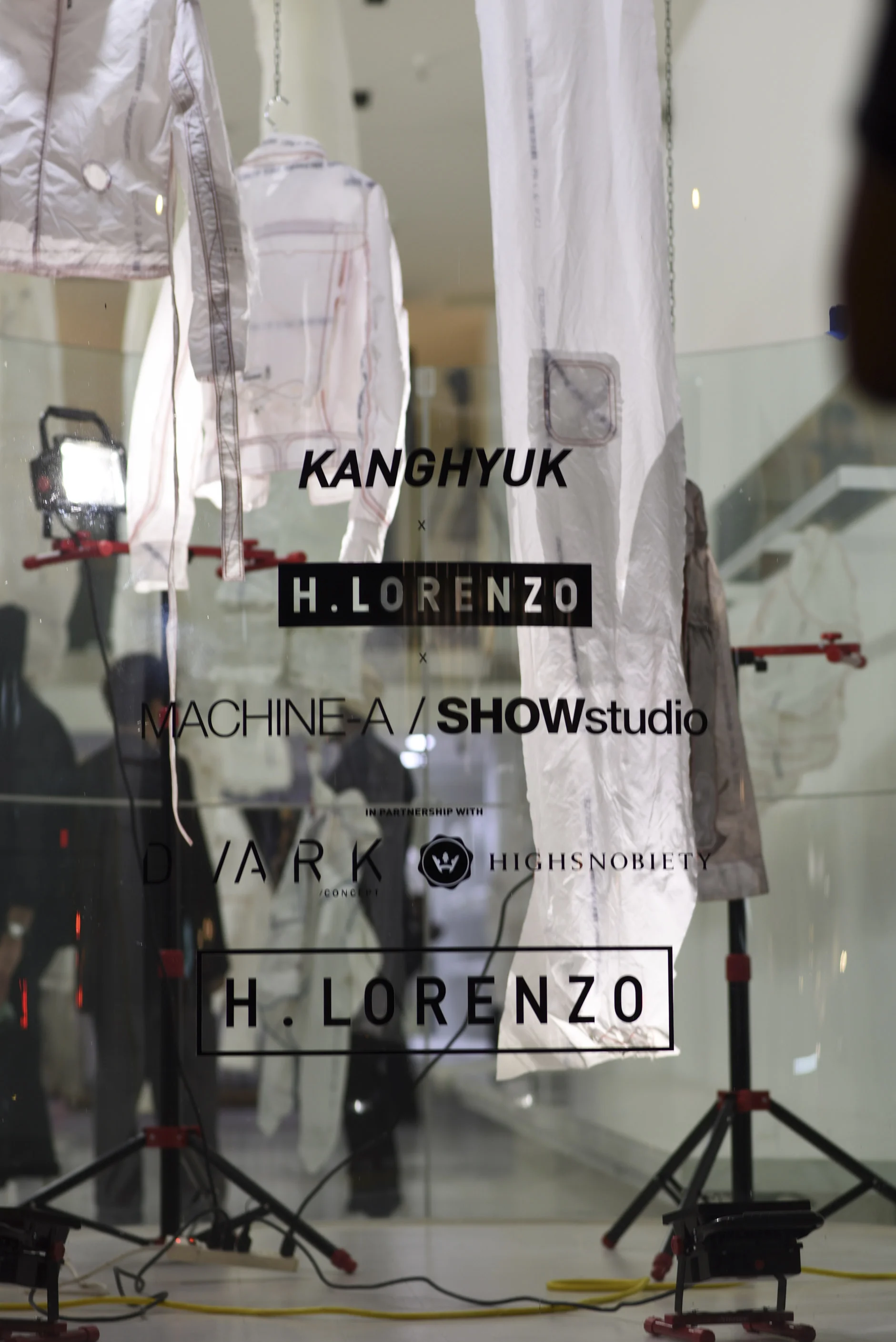 KANG_INSTALLATION_P1 WINDOW.jpg
