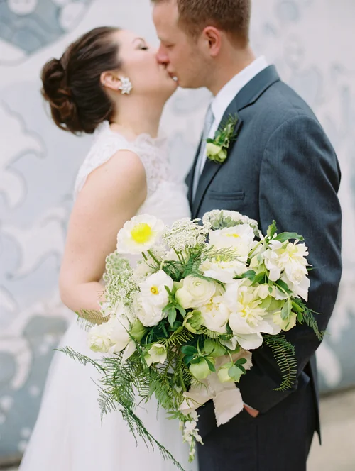 <img src="http://static1.squarespace.com/static/56449236e4b071704e3ed83e/5685d3912399a3a3e5f48d7c/5685d3a97086d7b1817a49a1/1451611050621/martha+stewart+weddings+logo+copy.png?format=2500w">
