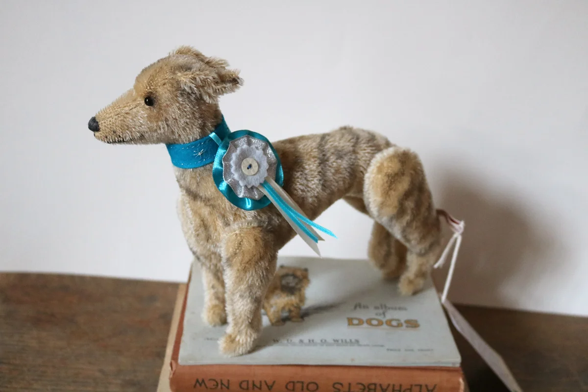 Peluche Whippet Tigrato 12 Pollici - Cane Giocattolo Morbido Faithful Friends, Orsacchiotto Cane