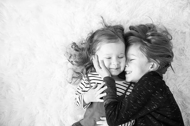 Totally unposed and in the moment images like this make me fall in love with my work all over again. #bigbrotherlittlesister #siblinglove #sarahshieldsphotography