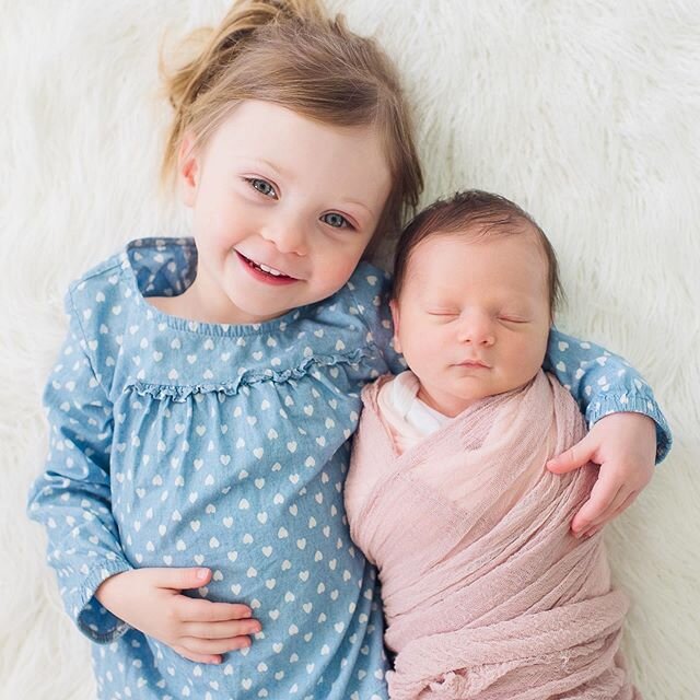 Another sibling shot to warm your hearts today. Ainsley is a proud new big sister! I can just see these two being besties for life. #sarahshieldsphoto #indynewbornphotographer #indylifestylenewborn