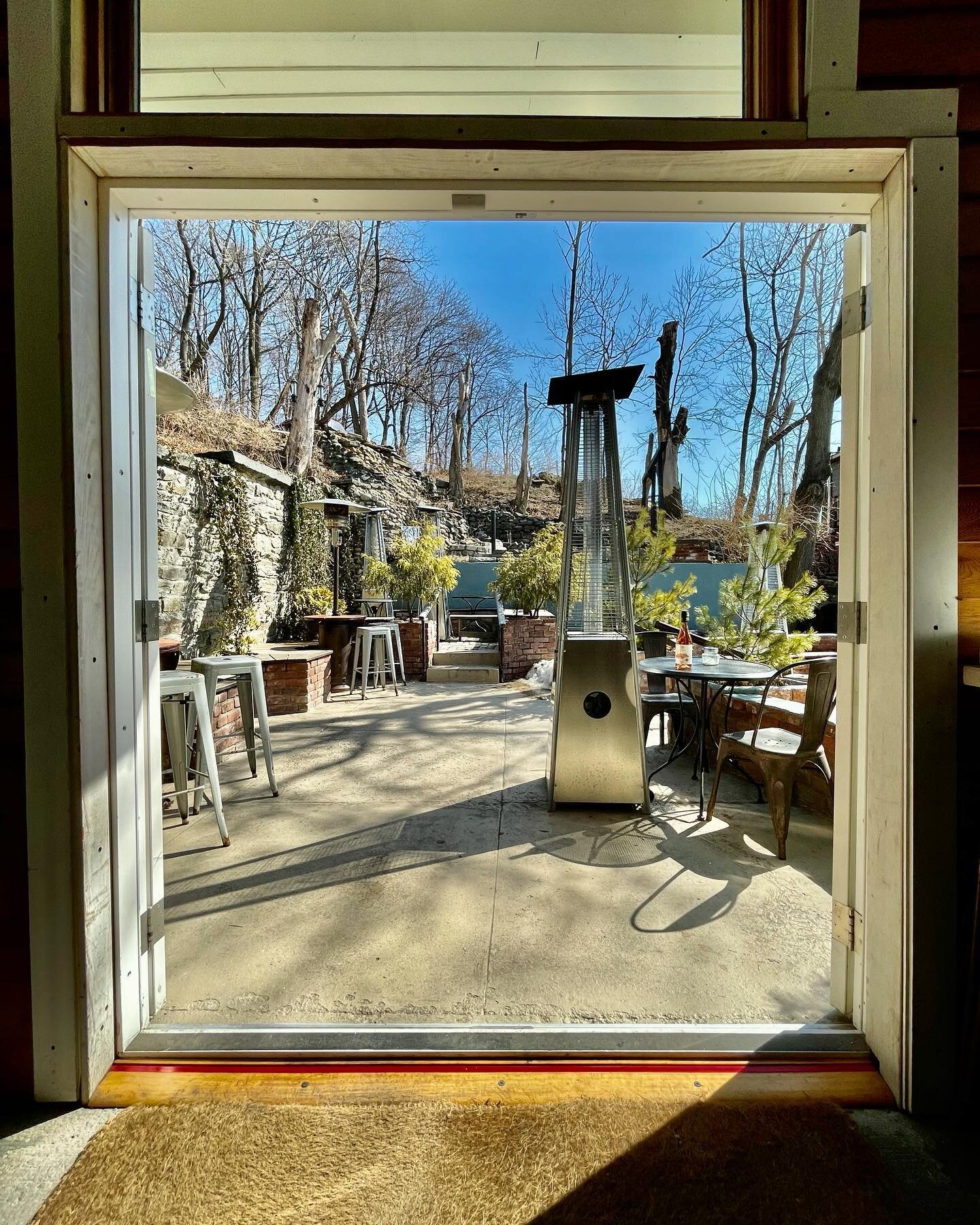 YEAR 7 BRINGING THE OUTSIDE IN ☀️ All windows and doors open for some early spring #adventuredining @thehill_beergarden 🌸 🍻 🥂 #upstateny #enjoytroy #enjoyskittroyski #hillyea