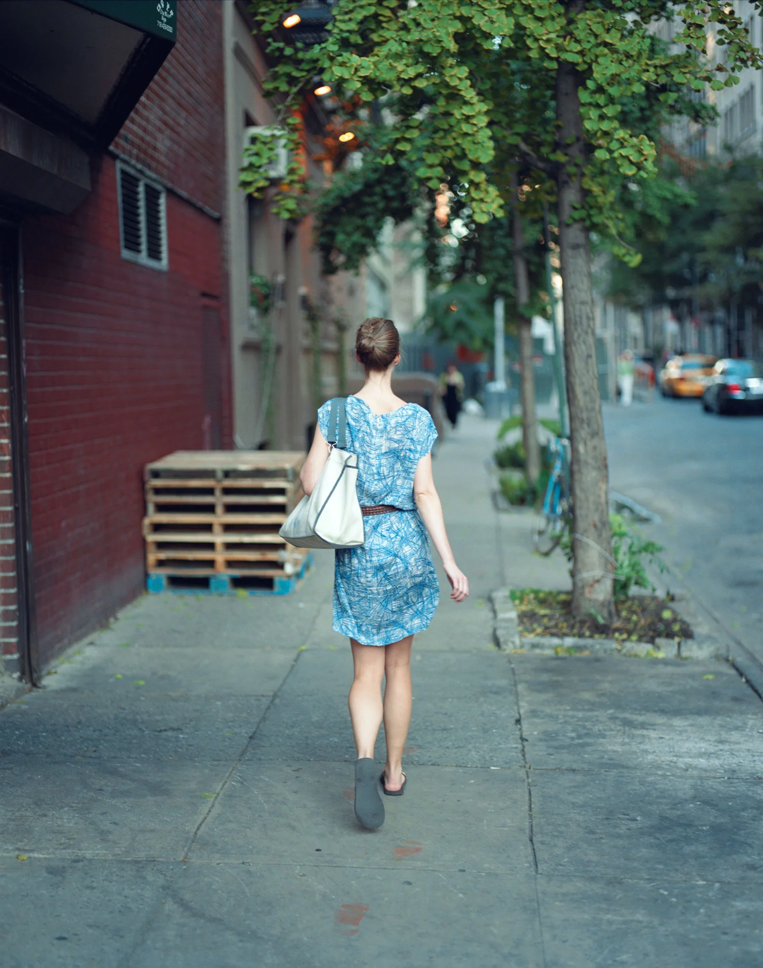 18_W6_Woman_Passing.jpg