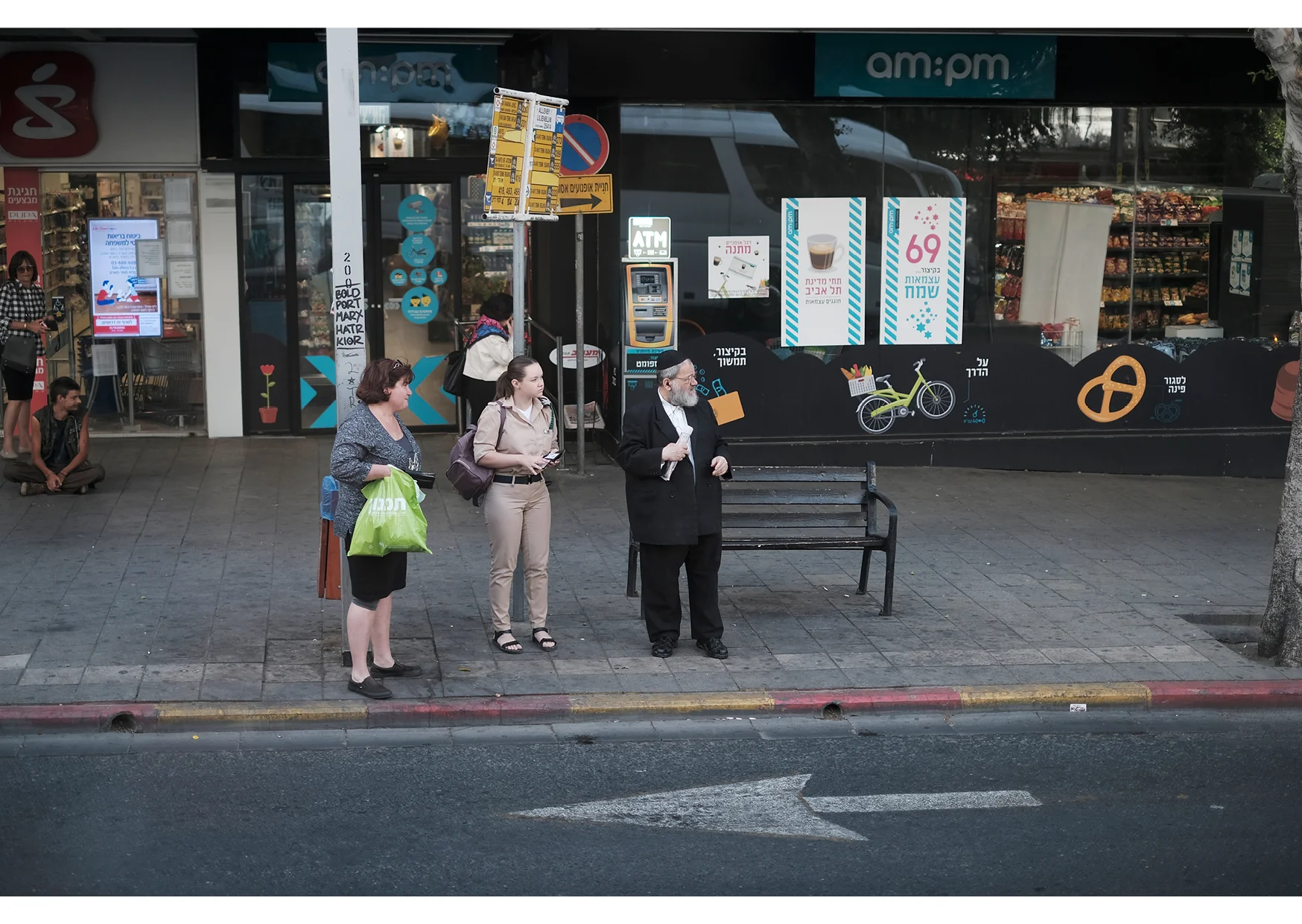 Israelians waiting