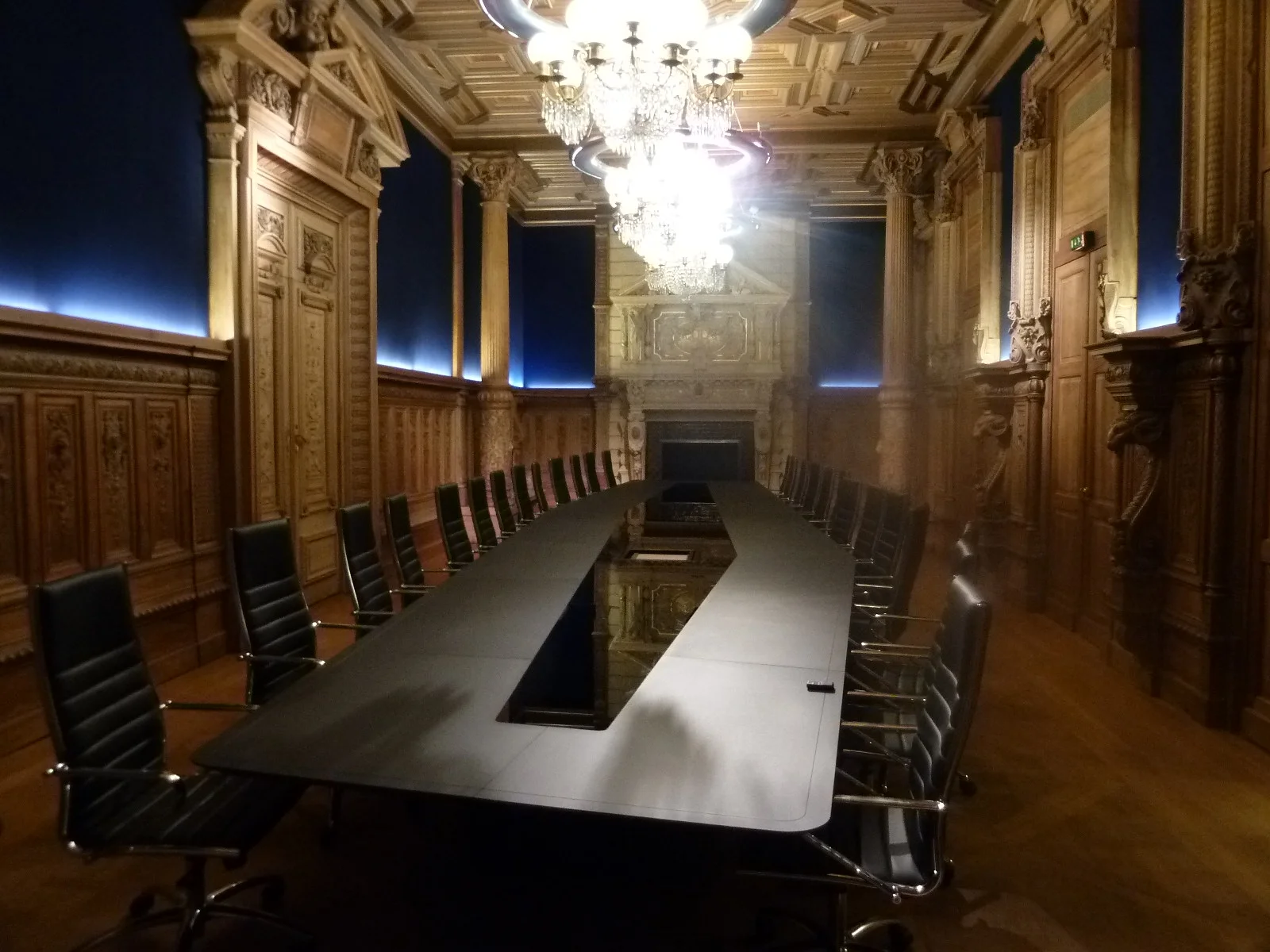 Design table salle de conseil