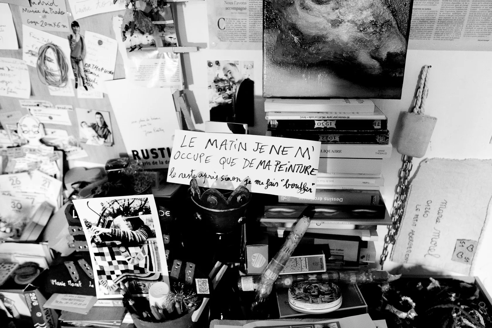  Marie dans son atelier principal au Petit Abergement en 2008. 