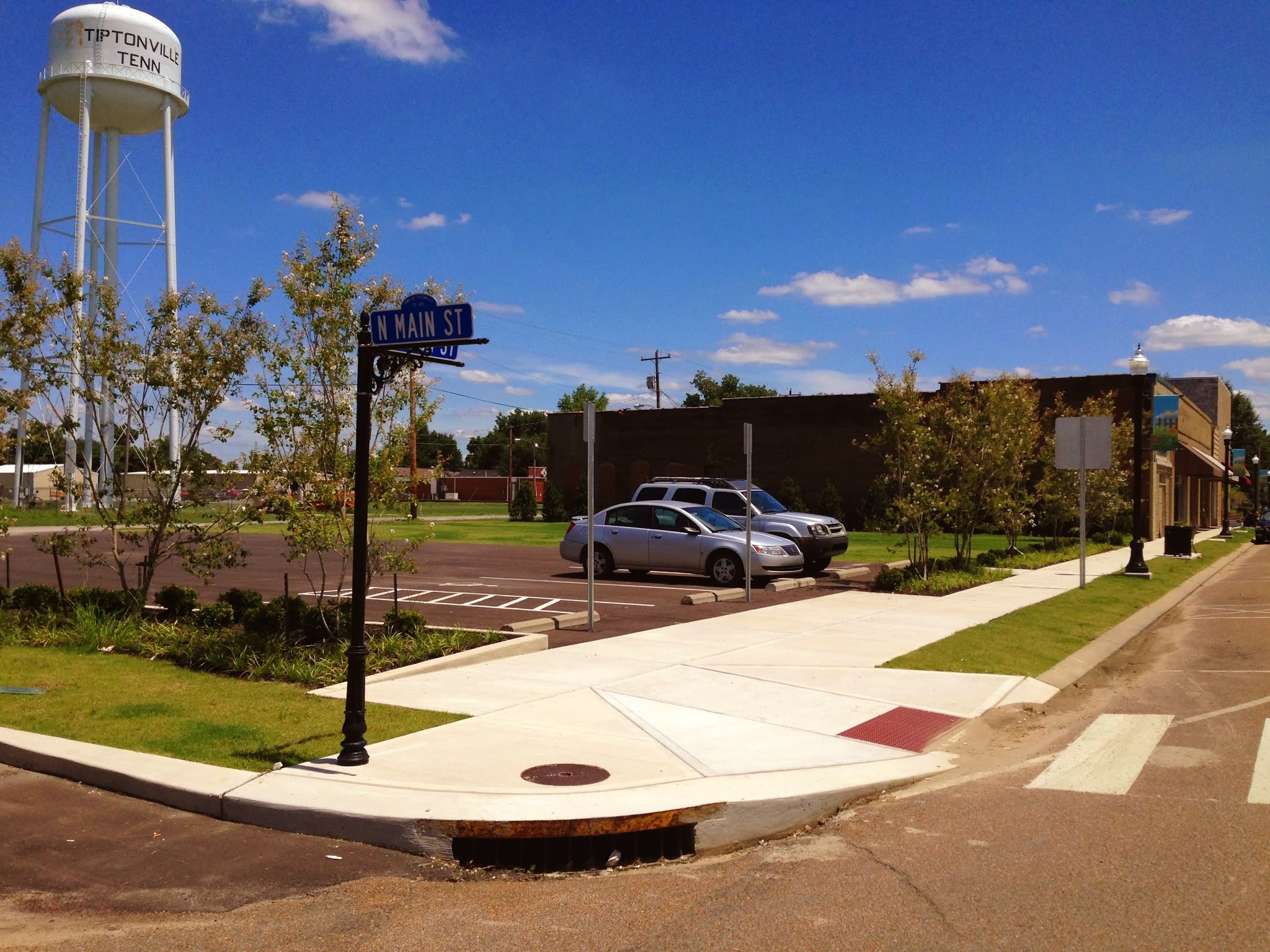 Tiptonvill e, TN streetscap e rehabilita tion. Completed in May, 2013. Provided ADA crossing design and administra tion/permi tting through TDOT. Design Limitations: Per TDOT's requirements, we were unable to alter or disturb the existin