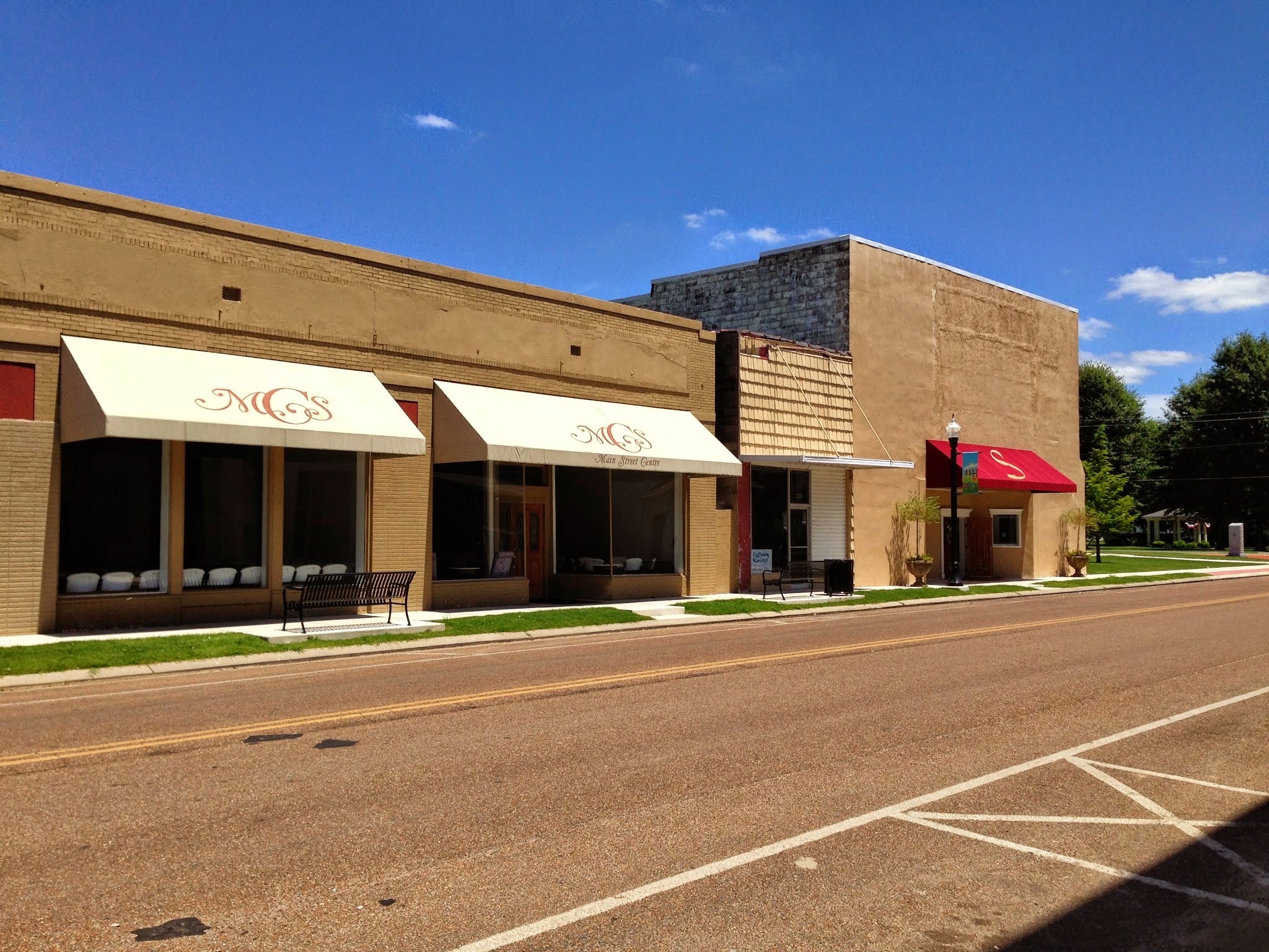 Tiptonvill e, TN streetscap e rehabilita tion. Completed in May, 2013. Provided ADA crossing design and administra tion/permi tting through TDOT. Design Limitations: Per TDOT's requirements, we were unable to alter or disturb the existin