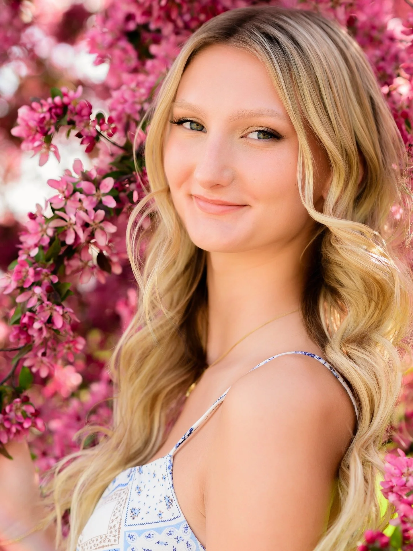 Still not over Nori&rsquo;s senior session 🤍✨

Class of 2026, Johnsburg High School

We spent the most incredible day together capturing her senior photos alongside her horses&hellip; and it was pure magic from start to finish. 🐎☀️ 

There&rsquo;s 