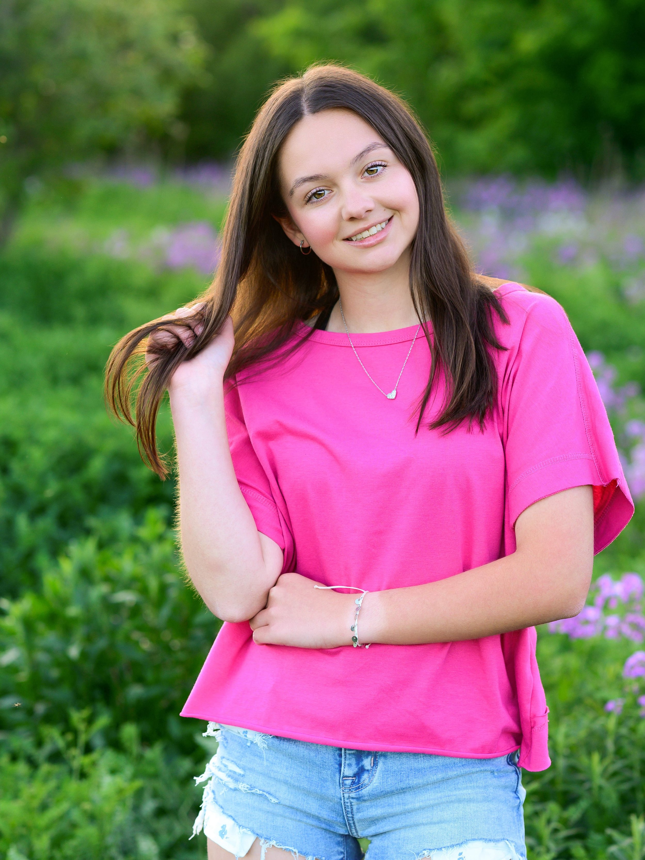 &lsquo;27 Senior Team Spring Photoshoot // Gillian ✨

What a beautiful night we had for our spring Senior Team photoshoot! Sometimes the best locations are right in our own backyard, and this little spot in Crystal Lake definitely showed off.

Gillia