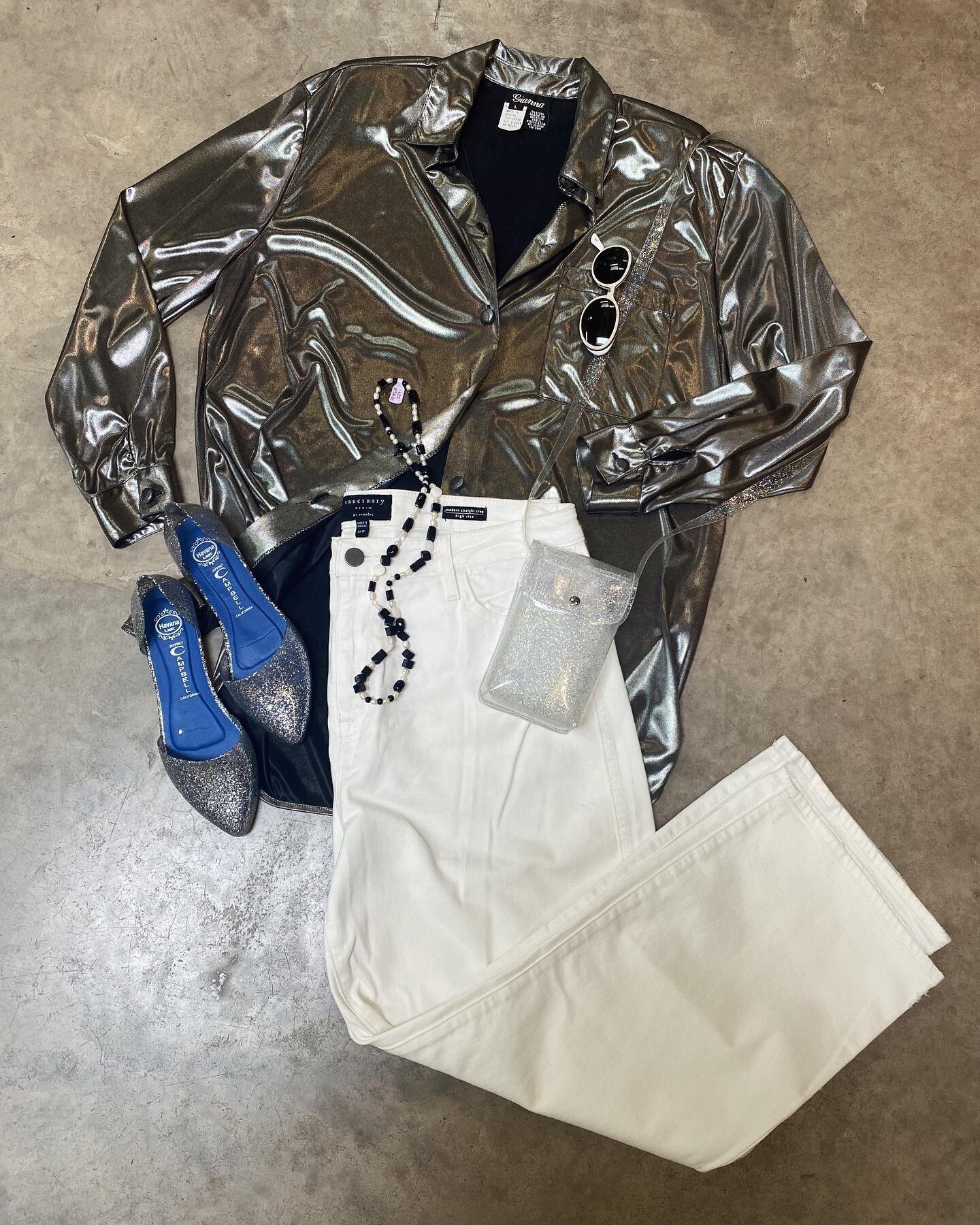 Shimmer and shine!!! 
&bull;&bull;&bull;
Vintage blouse L $22
High Rise Crop jeans 16 $32
Necklace Pearl &amp; Onyx $60
Jeffery Campbell jell flats 7 $30
Purse $18
&bull;&bull;&bull;
Call or DM to purchase 🤩