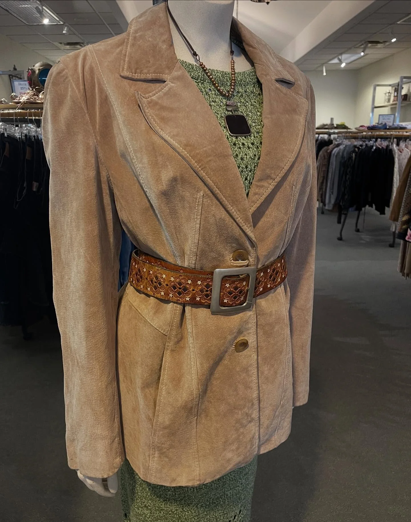 It may be 80 today, but suede is on our minds! Come shop hundreds of new fall items&mdash;including vintage suede and leather! 

We&rsquo;re here 12-5 today! 

#consignment #vintage #fashionbuffalony #consignmentshop #vintagefashion #thriftbuffalo #t