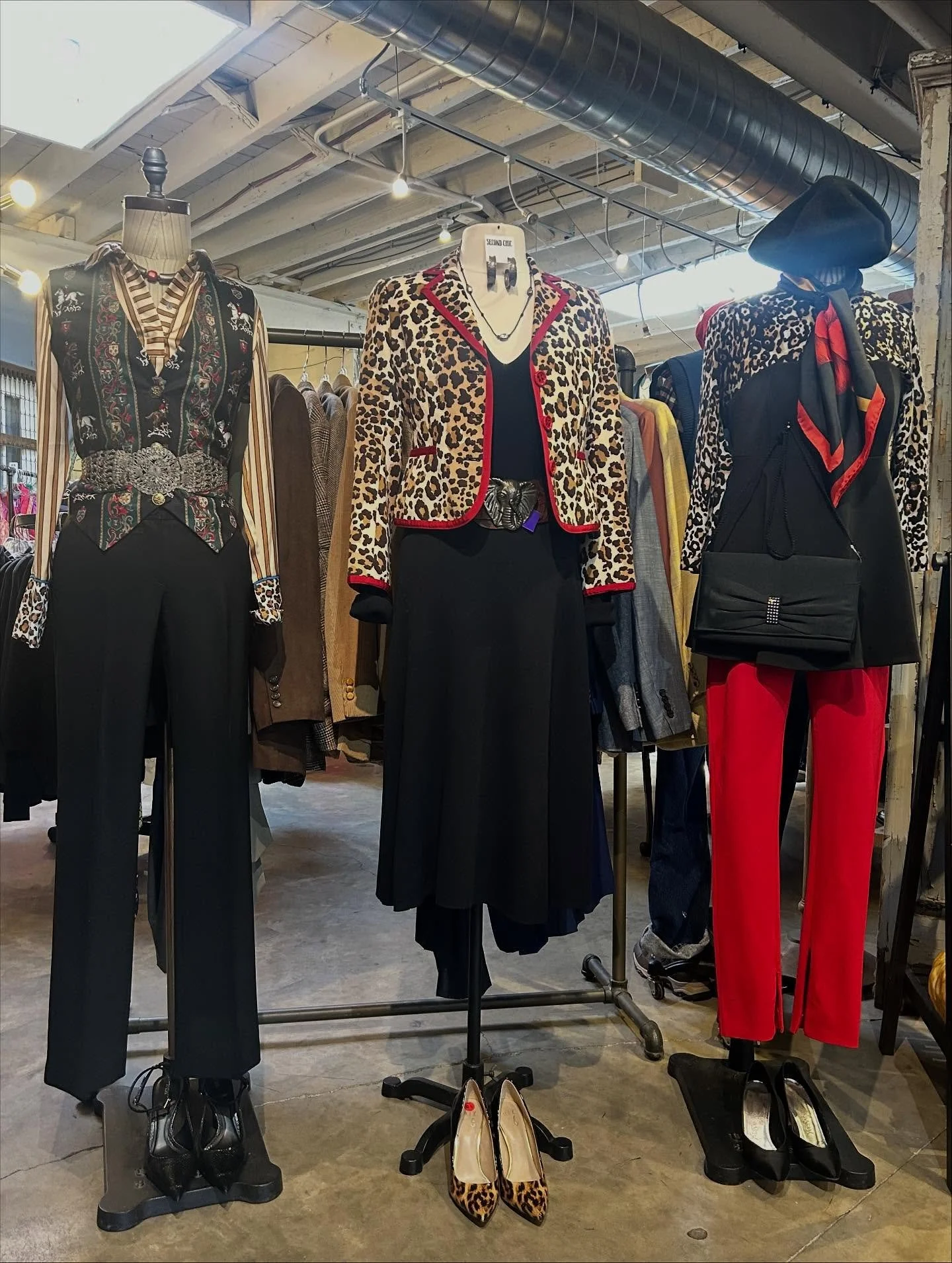 Meowww 😻 We&rsquo;re back in the shop regular hours today, come through for some mid-week retail therapy ✨