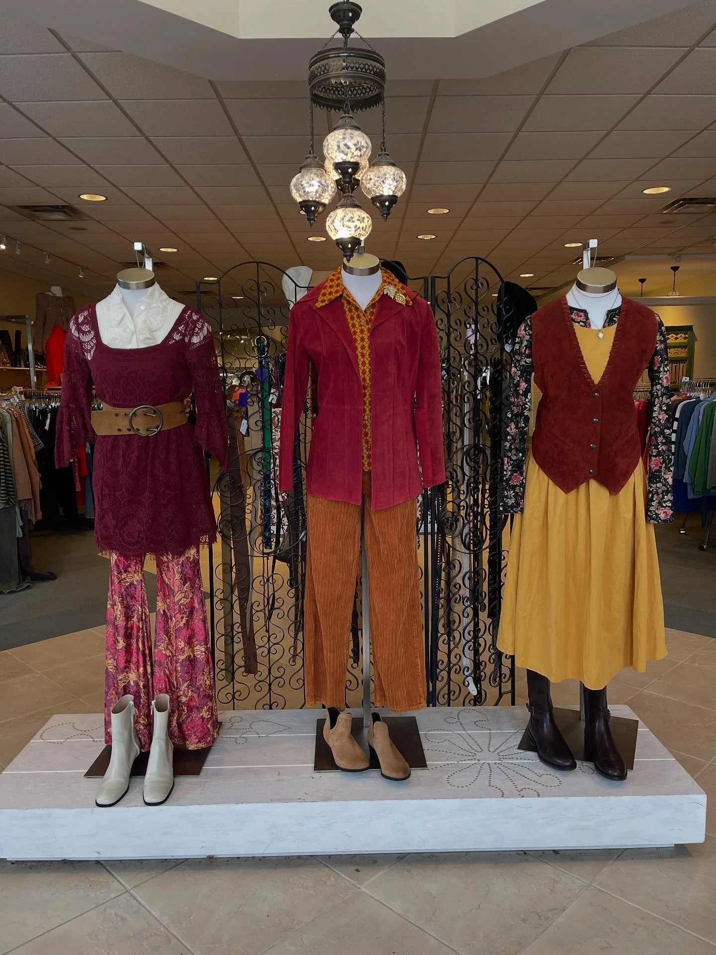 it&rsquo;s fall y&rsquo;all🍂🍄&zwj;🟫🦊👢🍁

Are your wardrobes ready? We got your back! Here today 11-6pm✨