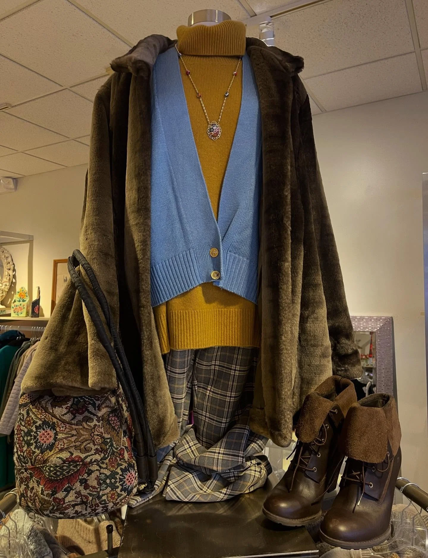 Our mannequins are showing off all the cute, cozy pieces you need for a mid-winter wardrobe refresh! ❄️🥰 Stop in this week for new items dropping everyday, amazing deals &amp; expert styling advice! ☃️

Comment your favorite outfit below!! ⬇️ 

Dm f