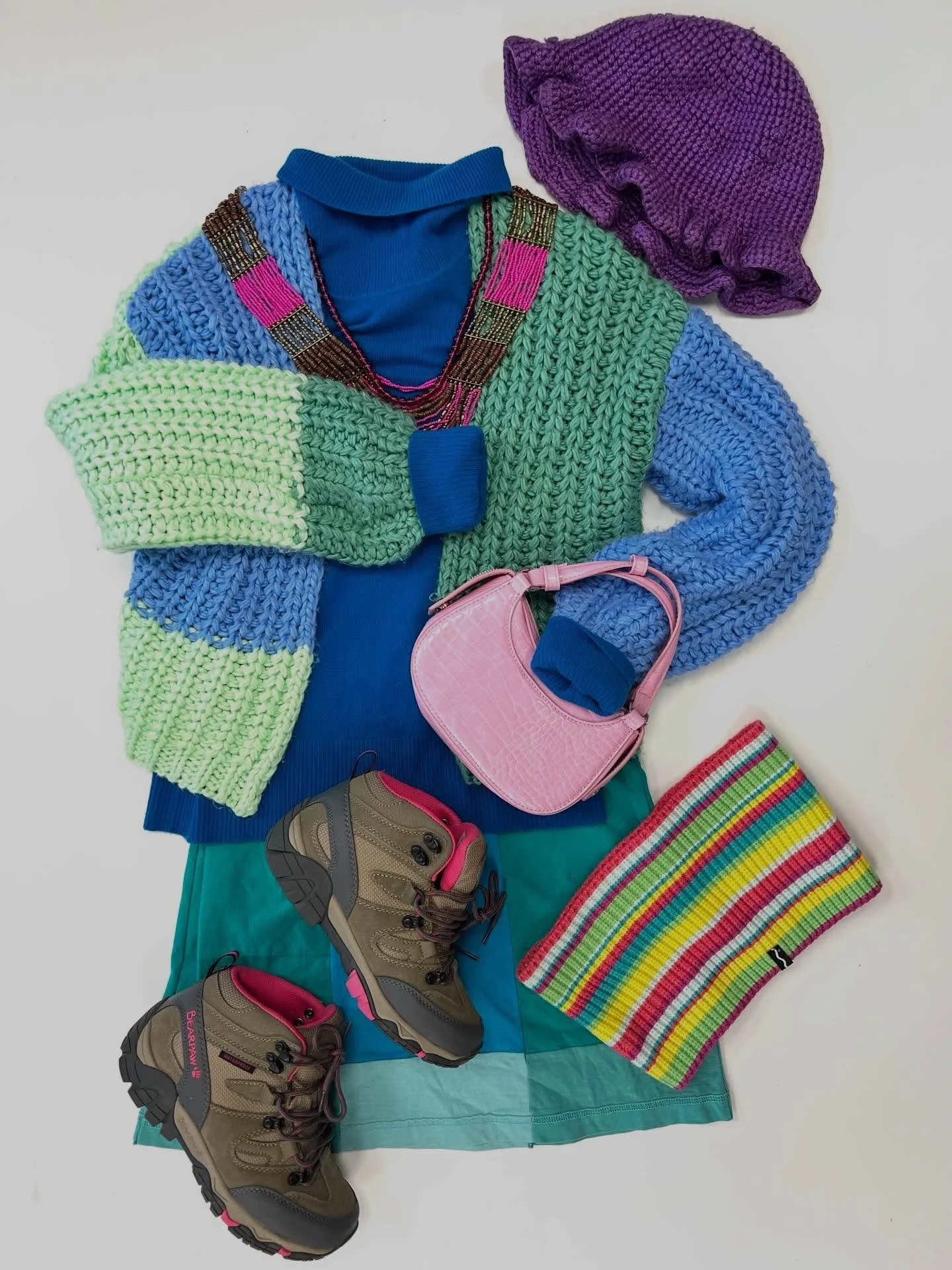 Come grab some more color for your closet! 💕💚🧡

Open 11-6pm today <3 💋

DM FOR DETAILS 

#shopsmall #thriftfinds #winterfashion #womanownedsmallbusiness #valentines