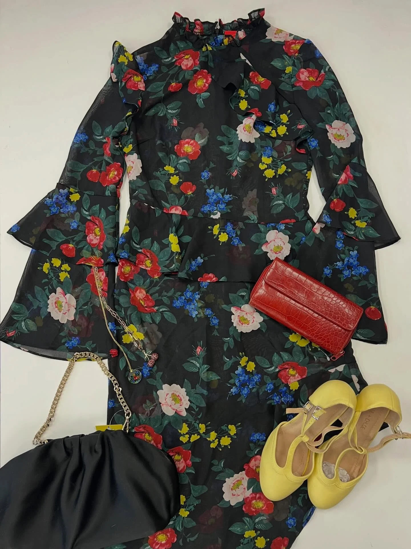 Florals? For Spring? Groundbreaking! 🌹

Hundreds of new spring pieces hitting the floor daily this week! Come get first pick!

#bestofwny #bestthrift #springinbuffalo #inclusivefashion #affordablefashion