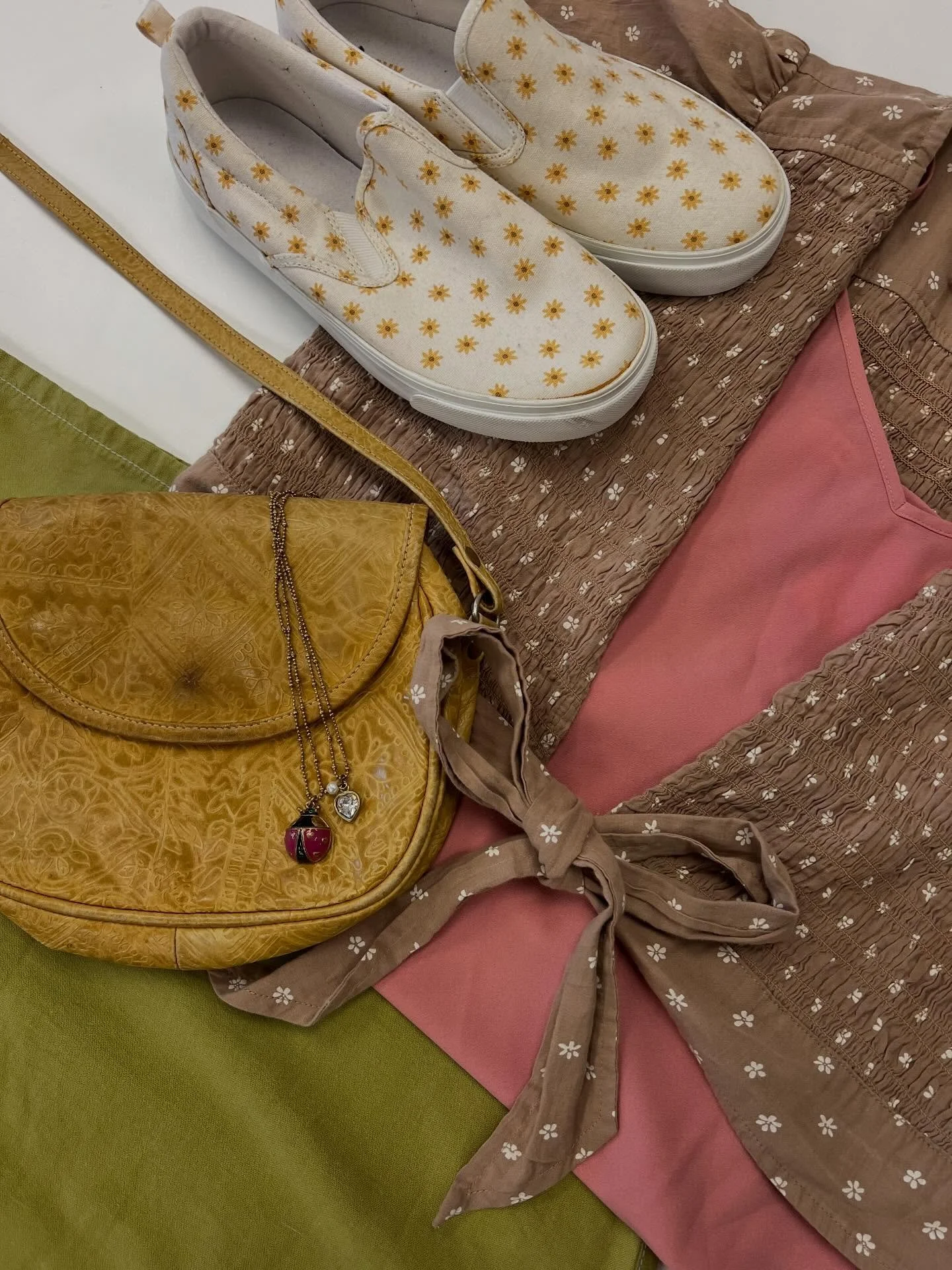 Come on over from 11-6pm today and find that spring piece your closet has been craving! 🐞🌻🩰

Details: 
American Eagle Wrap Top - XL, $10
Veronica Beard Cami - L, $15
Big Blue Matcha Skirt - L, $10 
Old Navy Shoes - Size 7, $10
Crossbody - $15
Bets