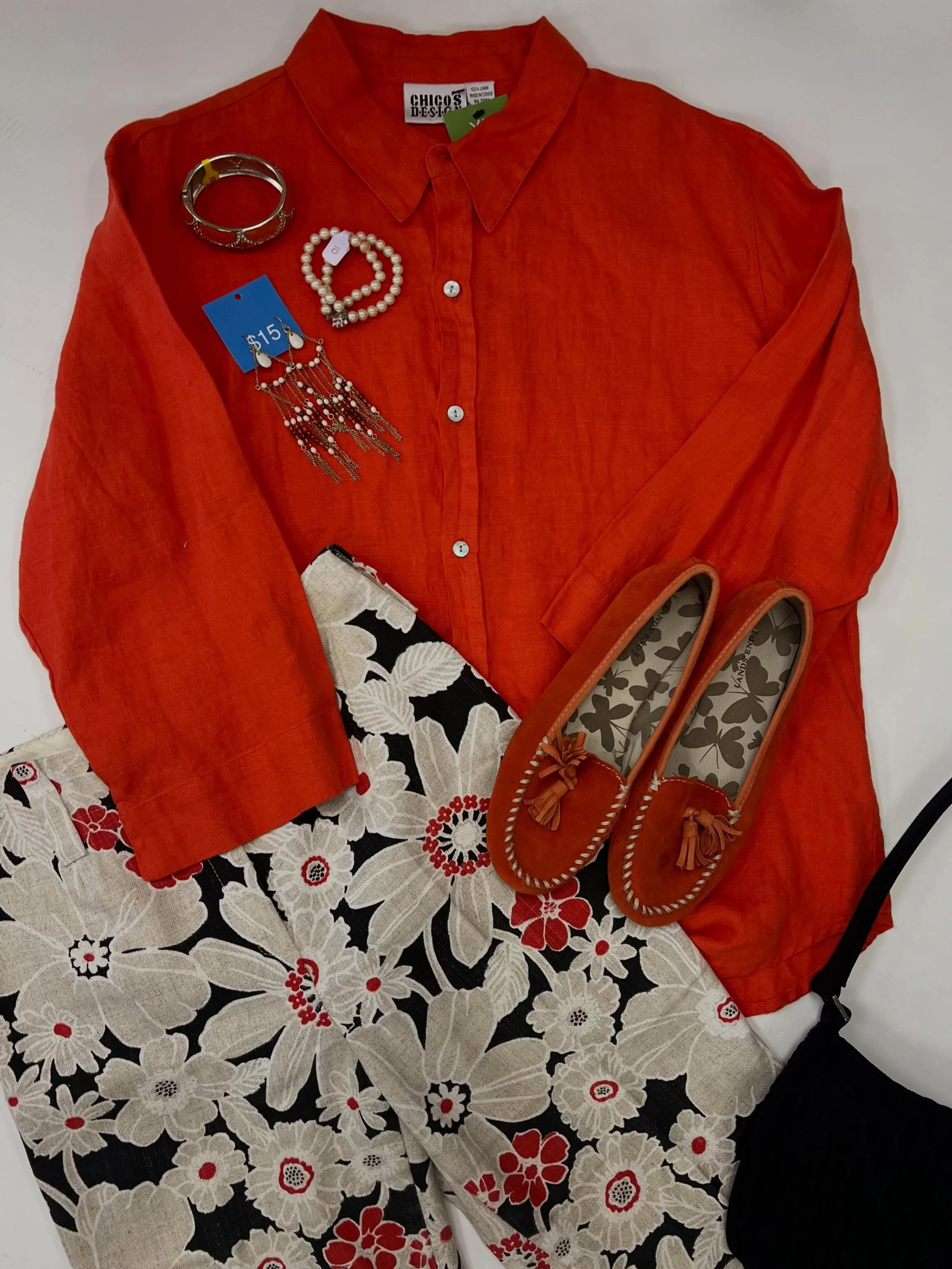 We are ready for linens and silks! Come browse our racks dedicated to those natural fibers ;) perfect for summertime 🍊✨ 

Vera Bradley Bag - $20
Lands End Flats - Size 6.5, $15
Bead Earrings - $15
Bracelets- $10 Each
Chicos Linen Top - XL, $25
Linen