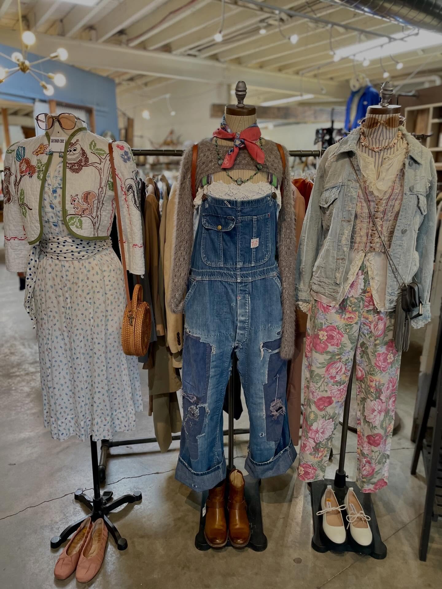 Farmer&rsquo;s market ready 🤠 DM for mannequin details! 
&bull;
**overalls SOLD!**