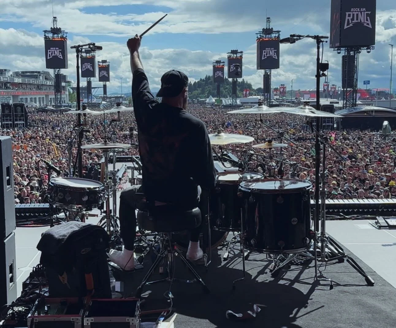 Me and some of my new German friends!  Today was awesome&hellip;..you guys know how to party!  #rockamring #zildjiancompany #drums #bush