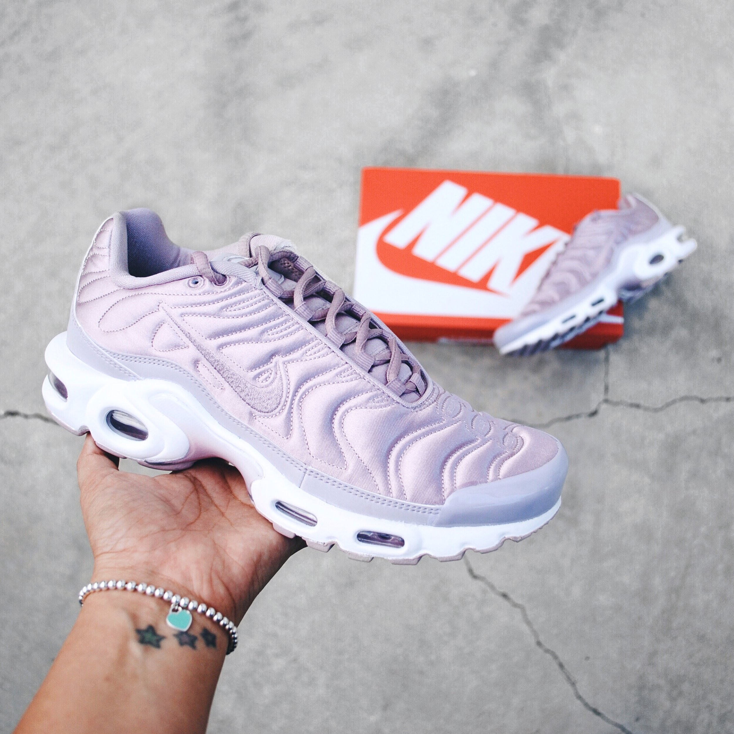 air max plus satin