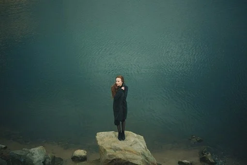 woman-1082056__340.jpg
