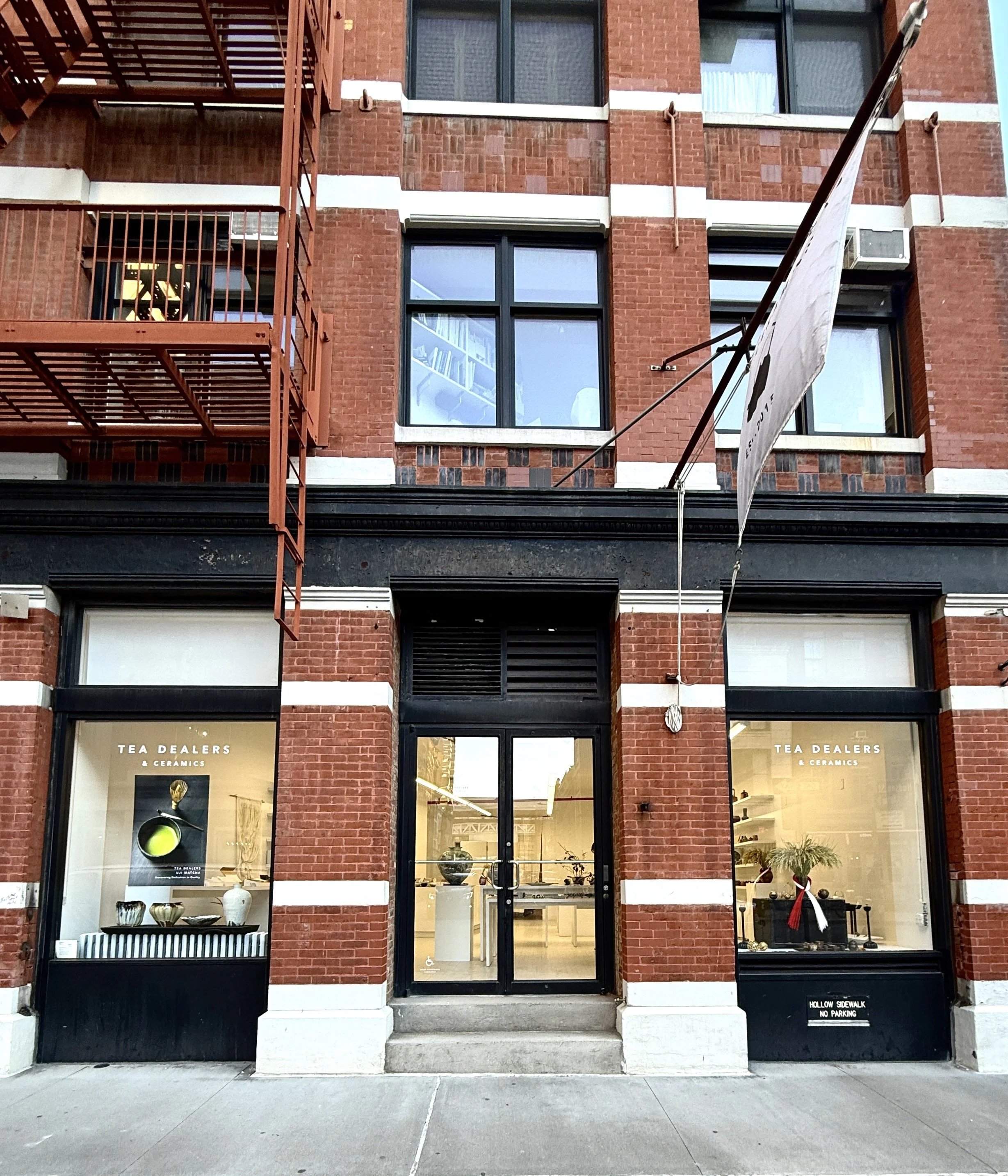 TEA DEALERS & CERAMICS