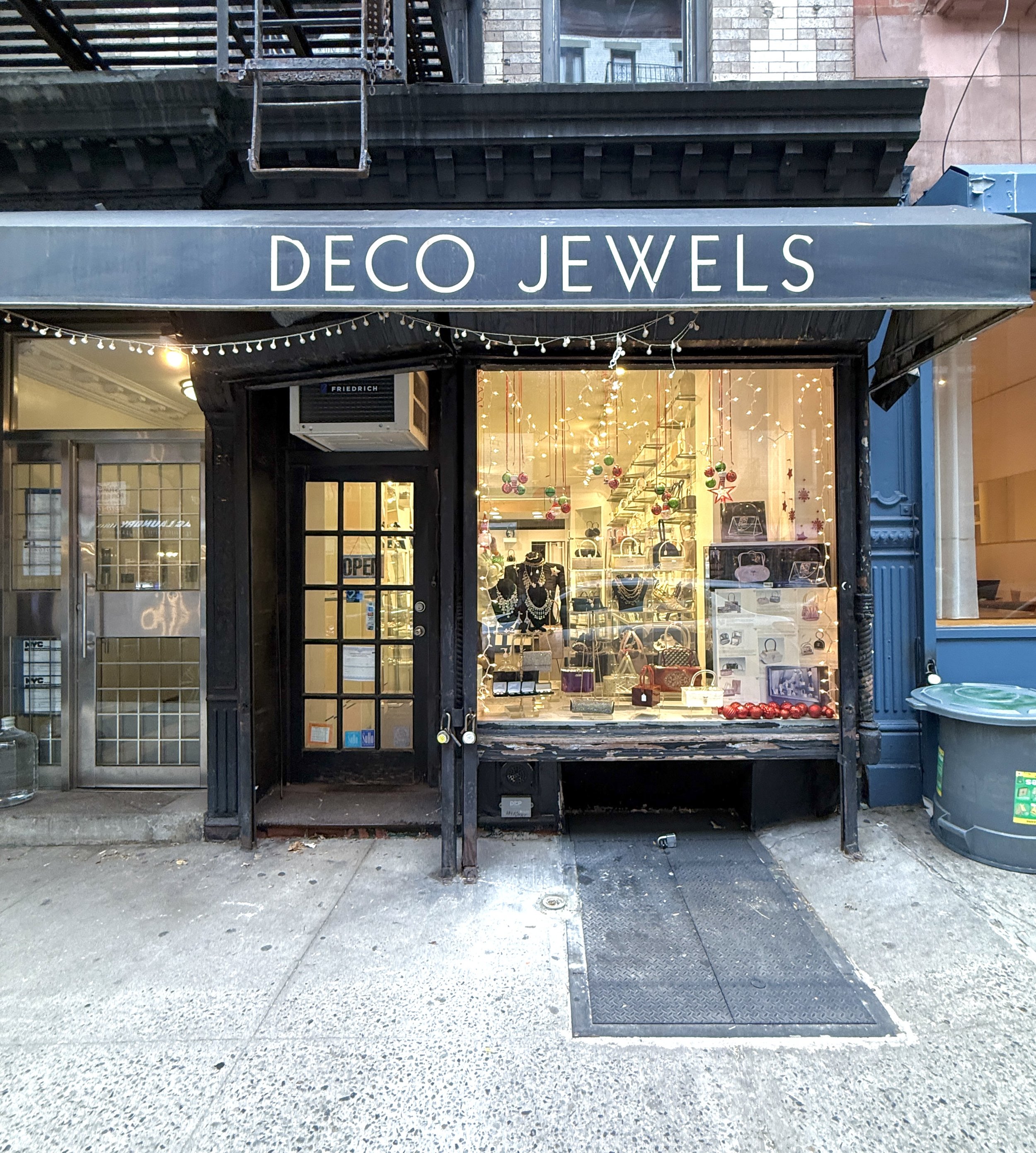 DECO JEWELS