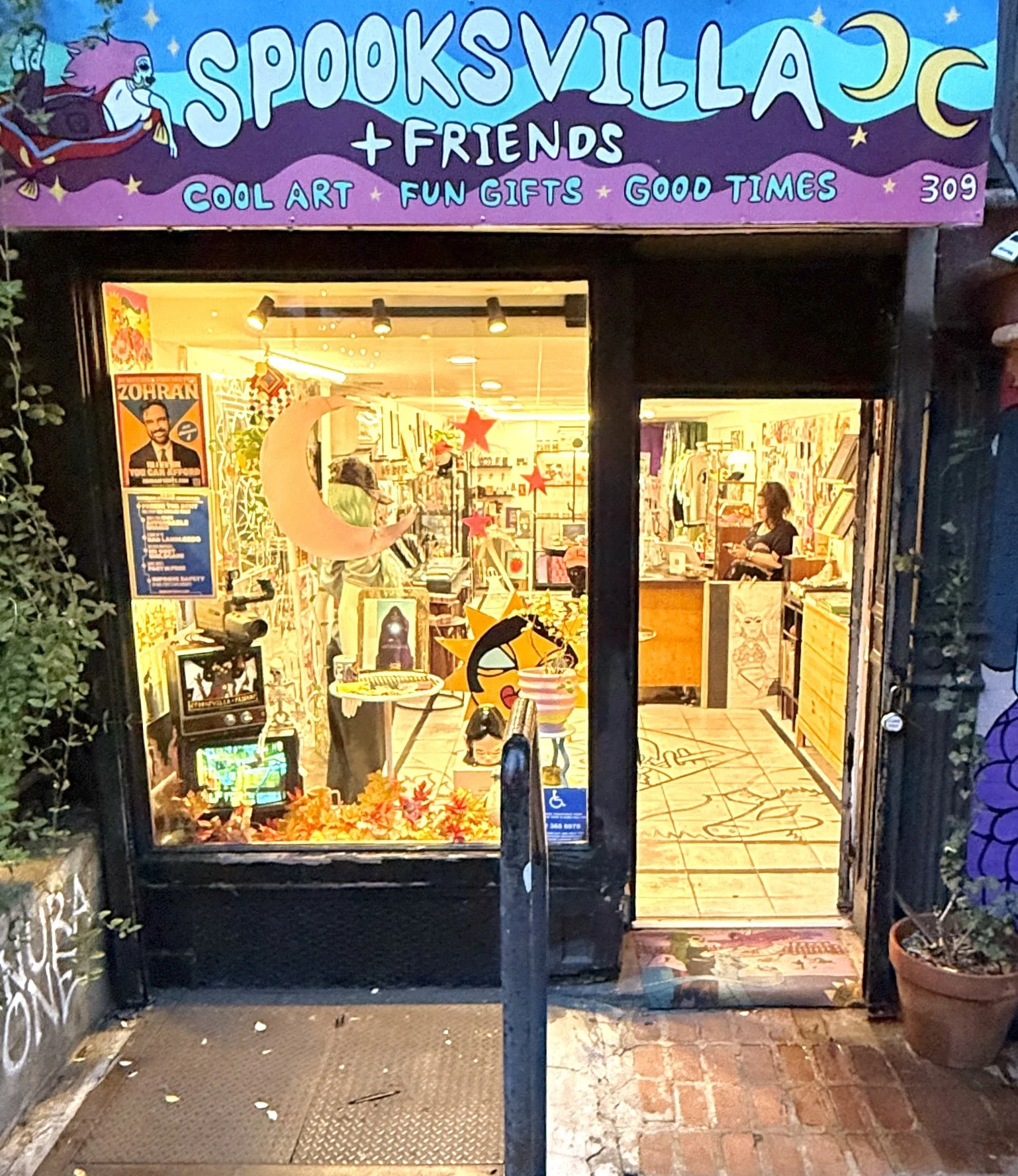 SPOOKSVILLA + FRIENDS