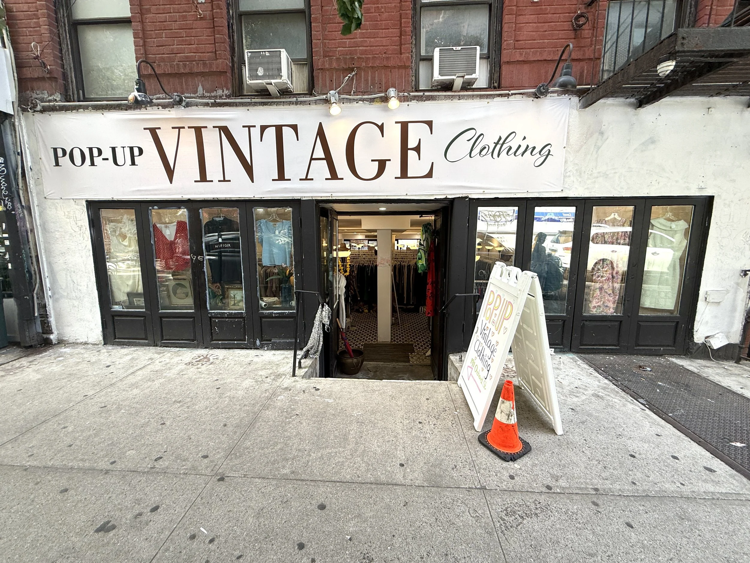 POP UP - VINTAGE CLOTHING