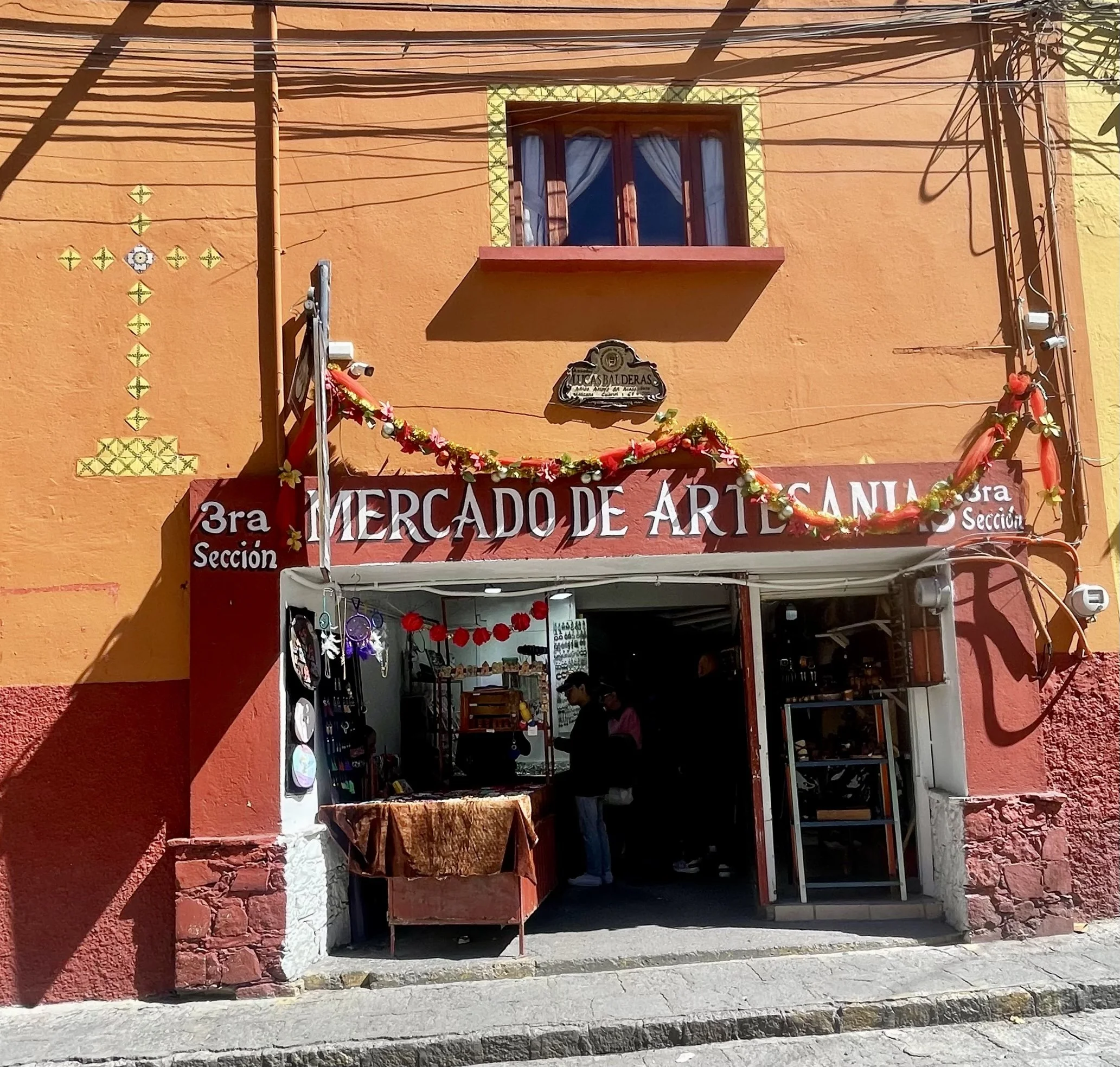 MERCADO DE ARTESANÍAS