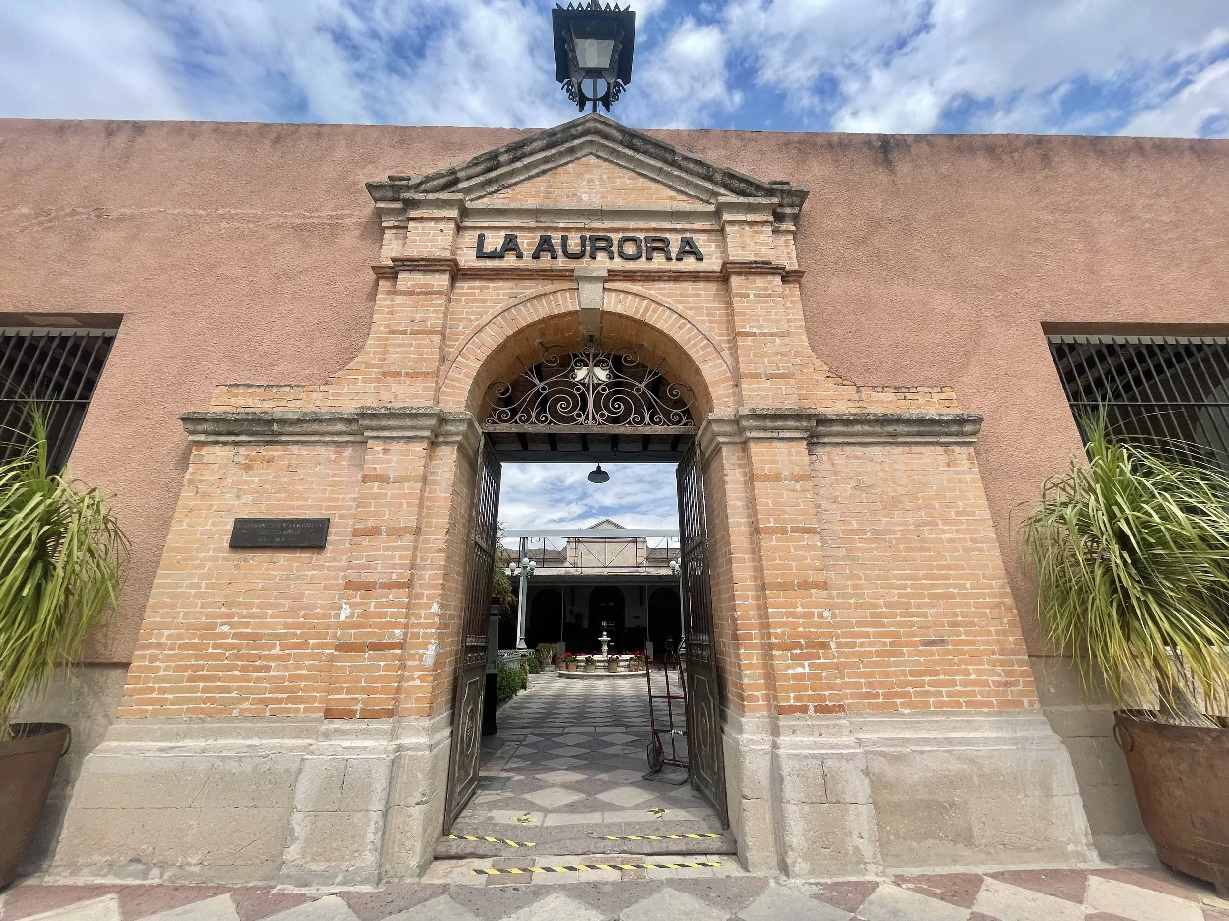 LA FÁBRICA LA AURORA