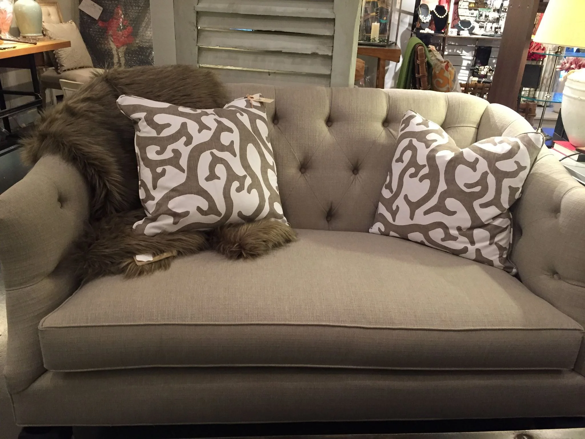 Lake_interiors_shop_setee.jpg