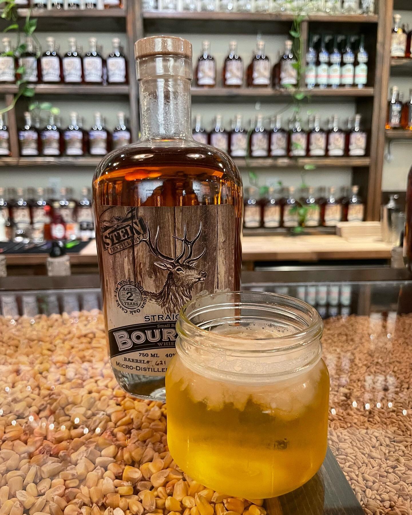 🍑Peachy-B🐝

A bourbon goodness with just the right amount of peachy flavors and club soda. 

We will be showcasing this at our tasting room in Lake Oswego in celebration of the new year! Come see us! 
.
.
.
.

#cocktails #craftspirits #whiskey #bou
