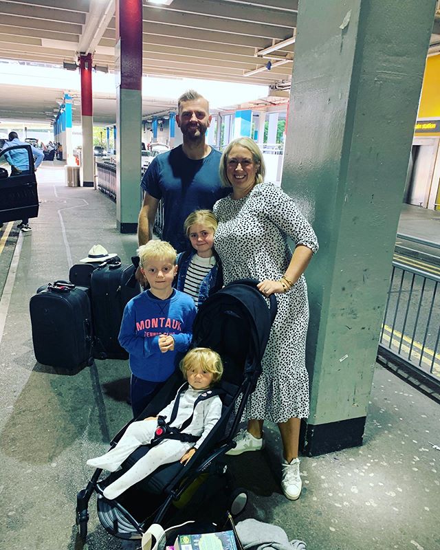 And we are off to NYC! First flight as a family of 5 but everyone excited apart from me @norwegianair we are good to go @melisview see you soon #stanza_id #stanzaid #albalucaandgrey #greyplane #interiors #interiordesign