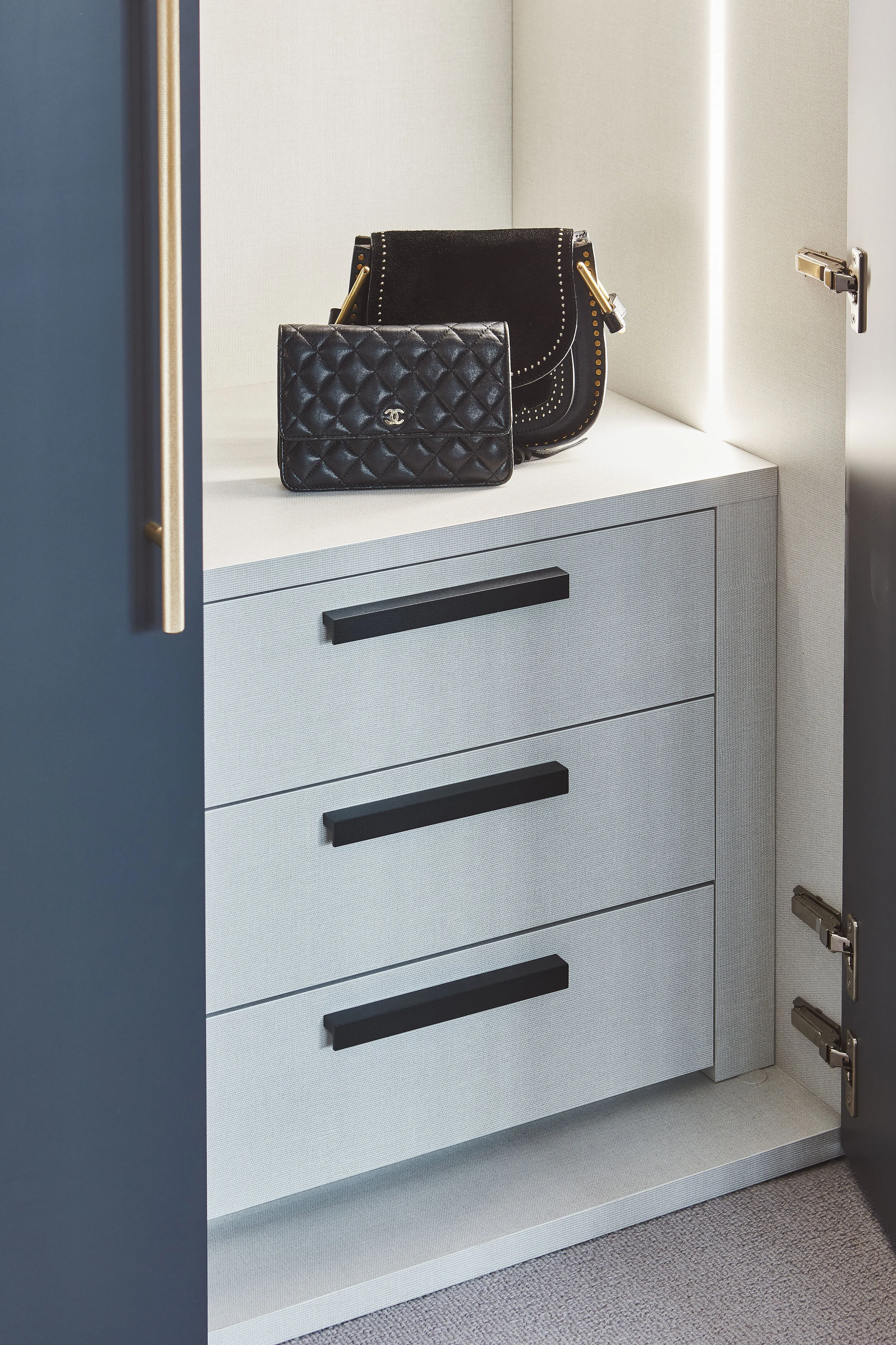 Bespoke fitted wardrobes and joinery in Balham. Interior design studio based in Wandsworth.