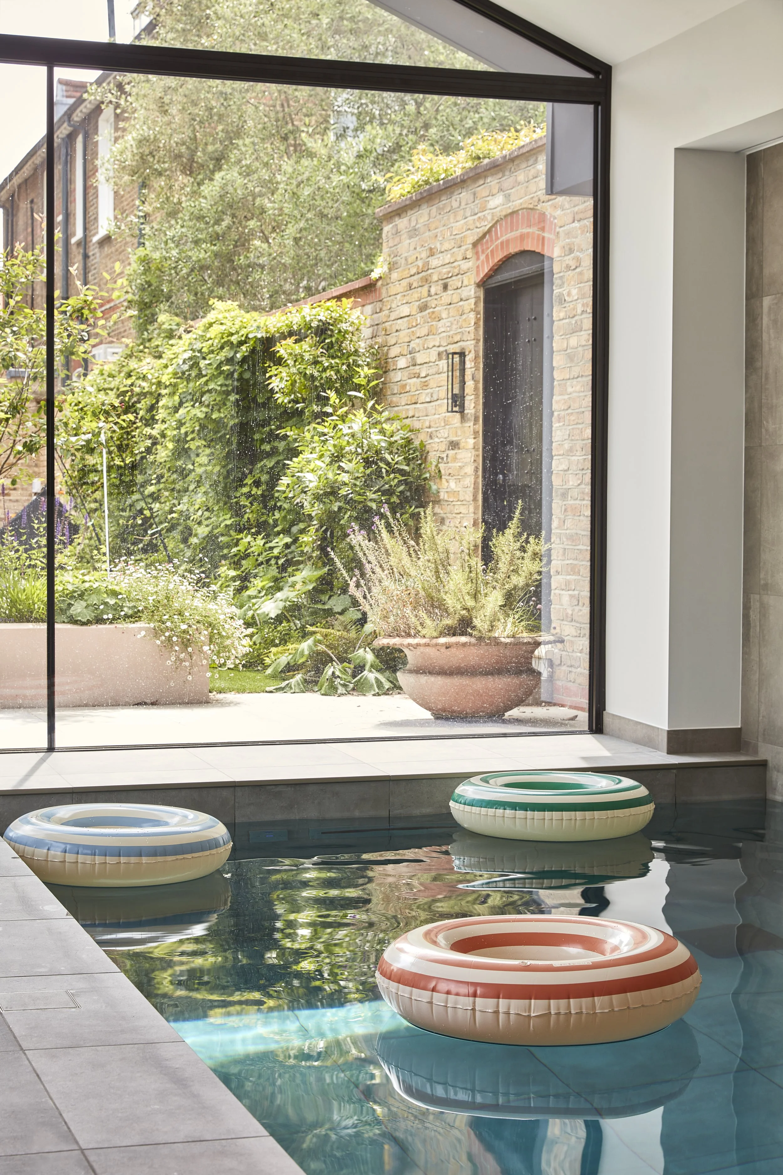 Full home rennovation in Wandsworth. Interior design by Stanza interior design. Includes bespoke walk in dressing room, pool house and sauna, bespoke joinery to help zone the large open plan kitchen.