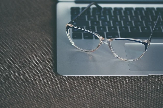 eyeglasses-1245879_640.jpg