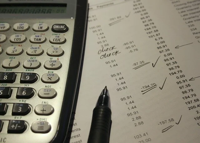 accounting-761599_640 bills Image by Lucia Grzeskiewicz from Pixabay calculator.jpg